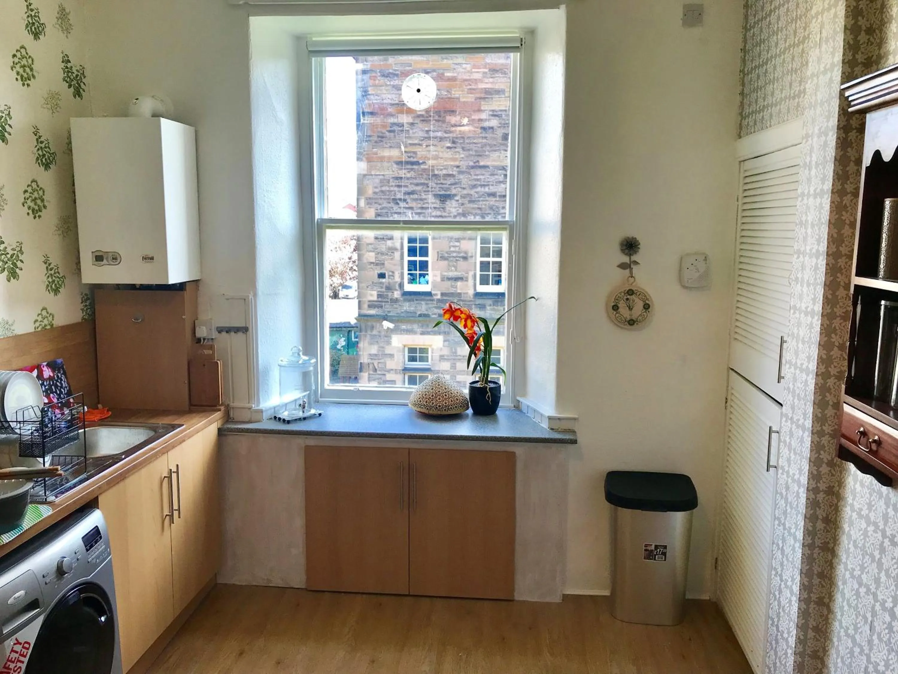 Kitchen or kitchenette in 233 Leith Apartment