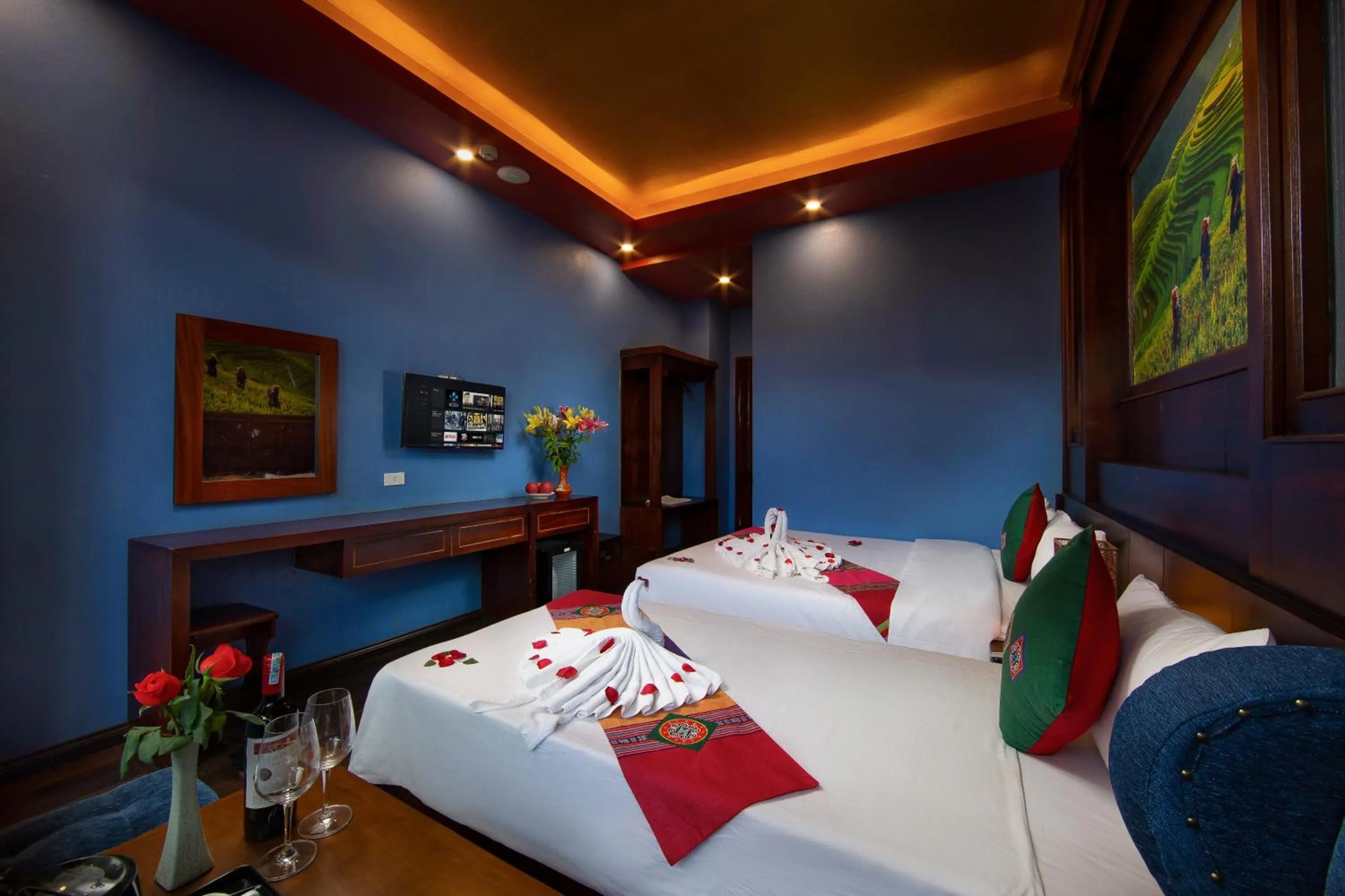 Photo of the whole room in Saparis Hotel