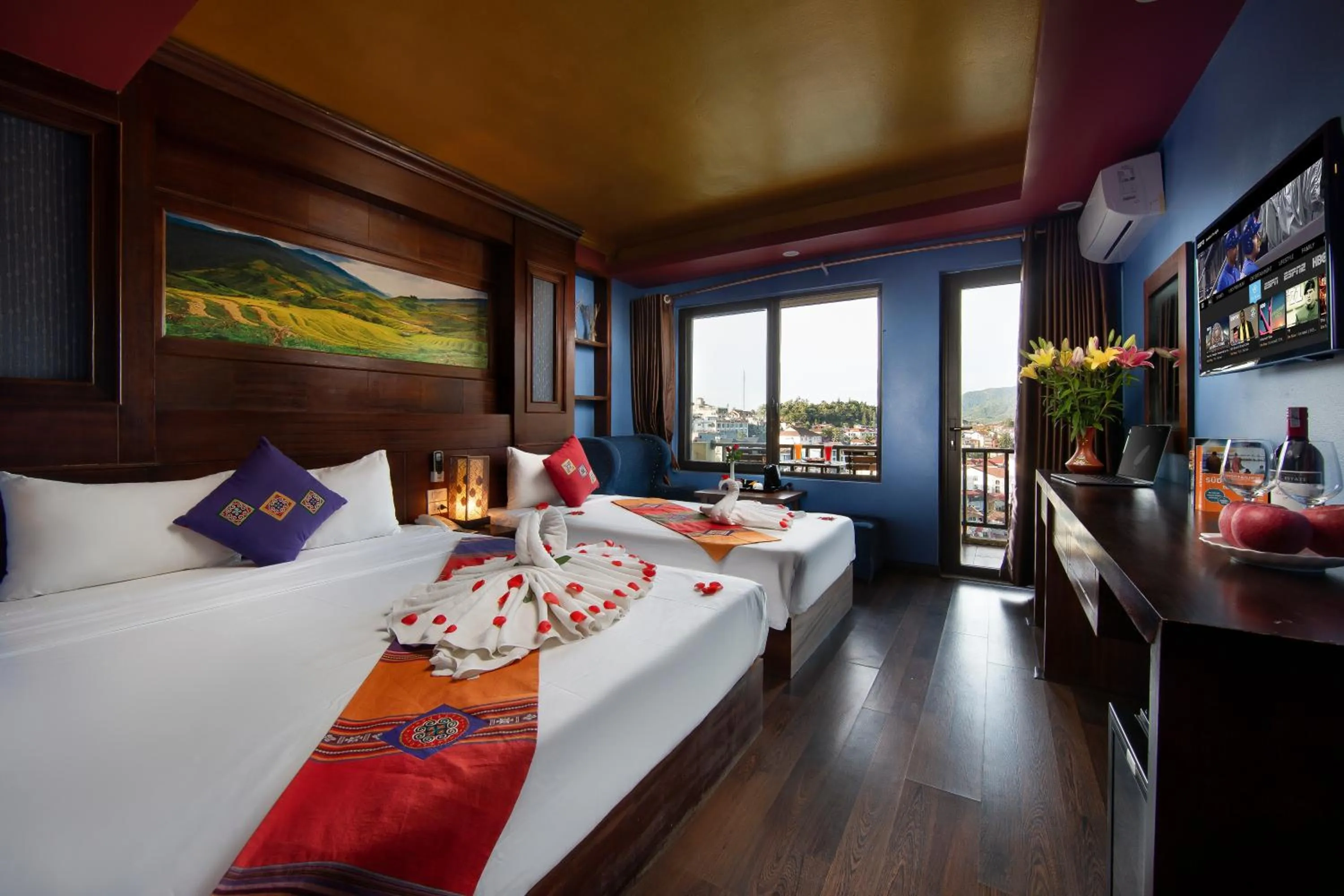 Photo of the whole room in Saparis Hotel