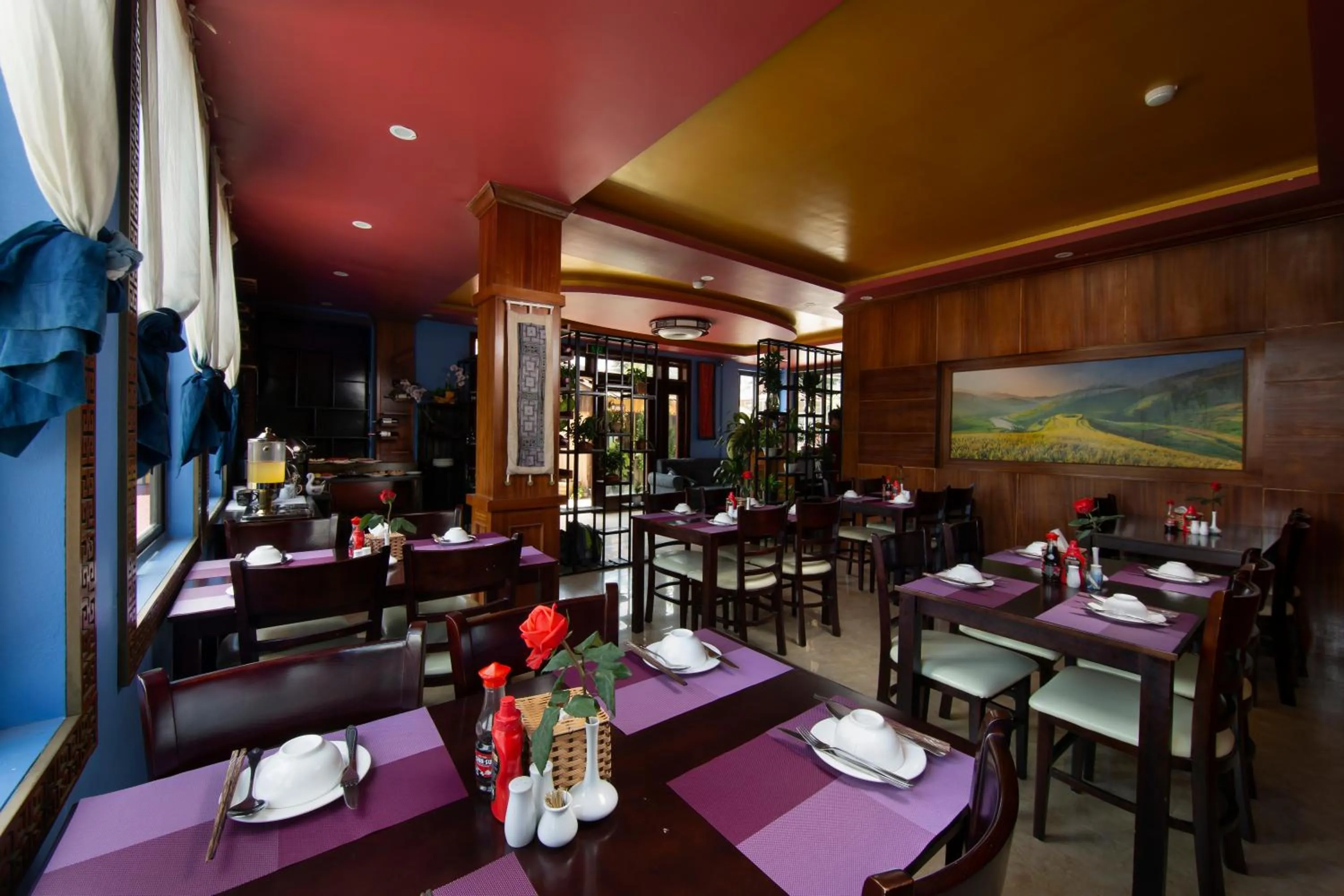 Restaurant/places to eat in Saparis Hotel