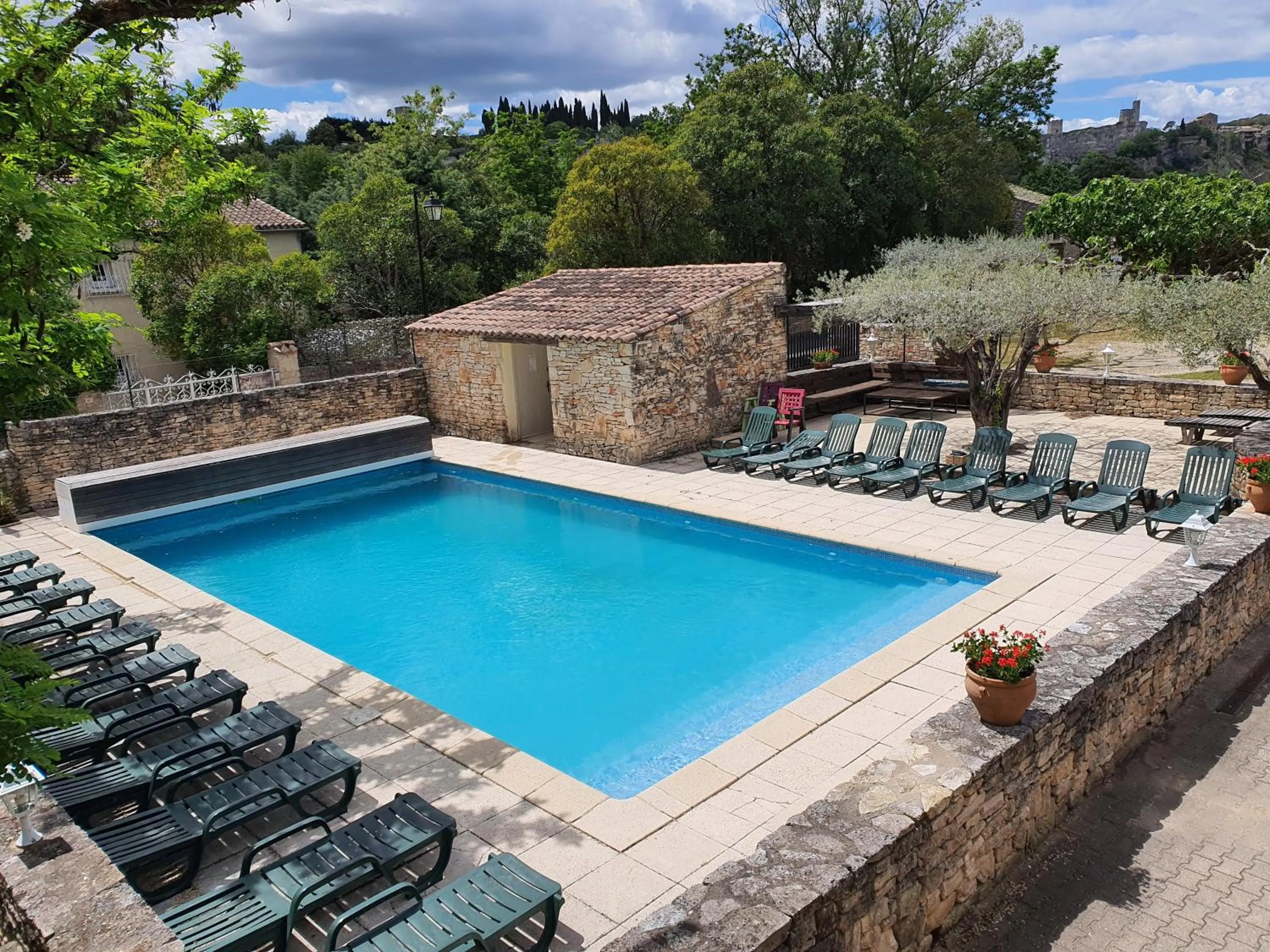 Logis Hôtel Restaurant L'Escarbille