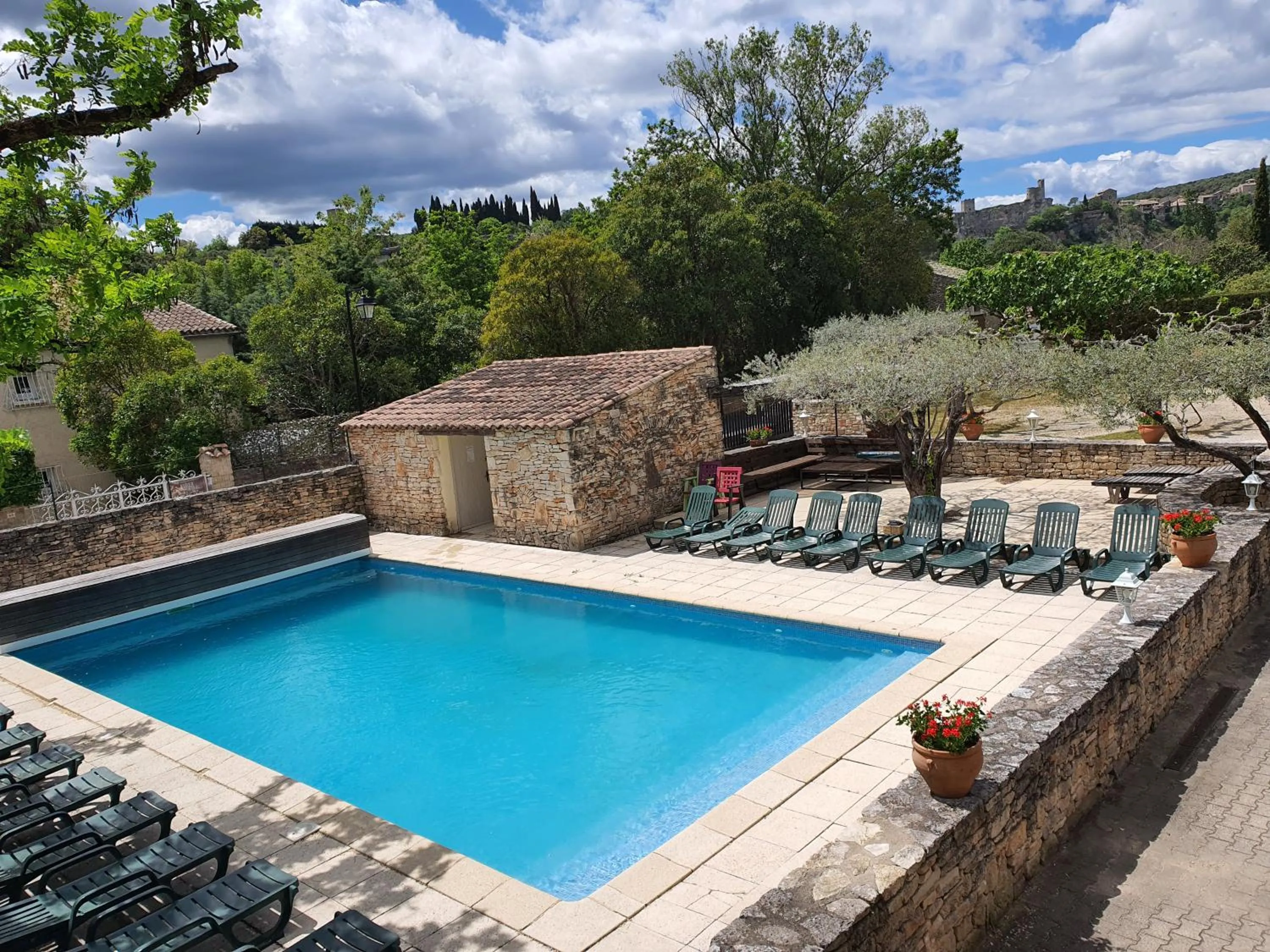 Logis Hôtel Restaurant L'Escarbille