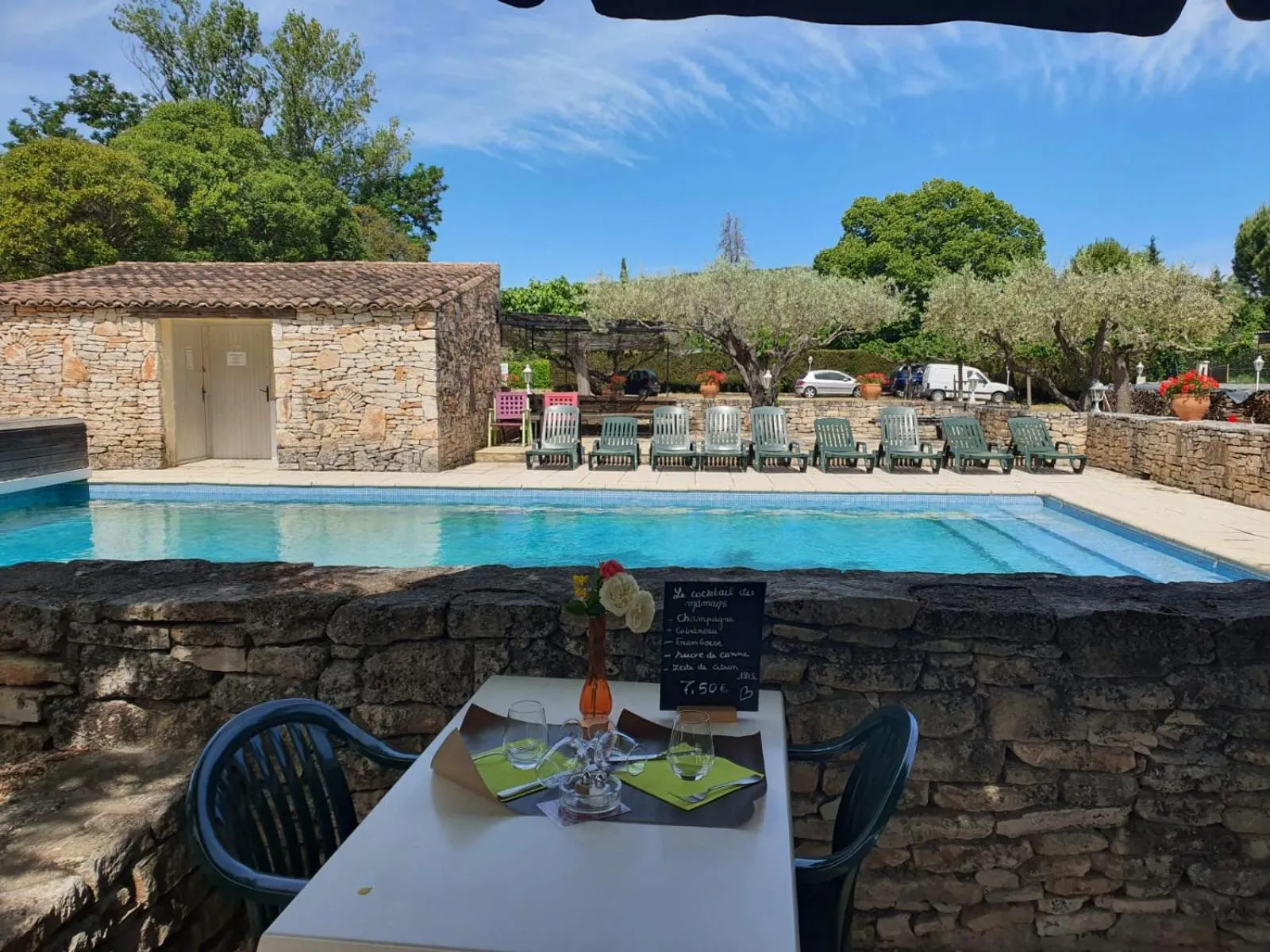 Food and drinks in Logis Hôtel Restaurant L'Escarbille