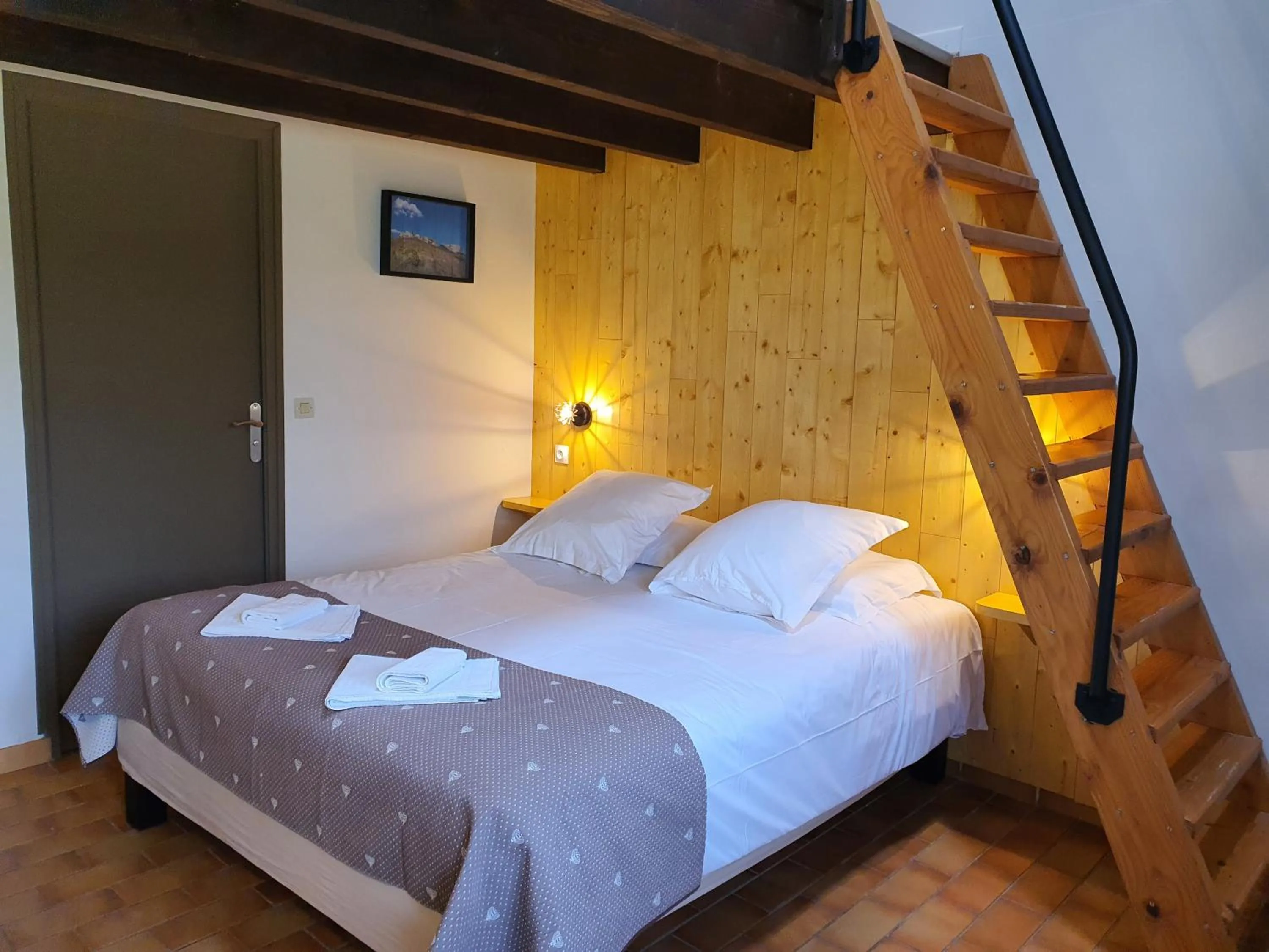 Bed in Logis Hôtel Restaurant L'Escarbille