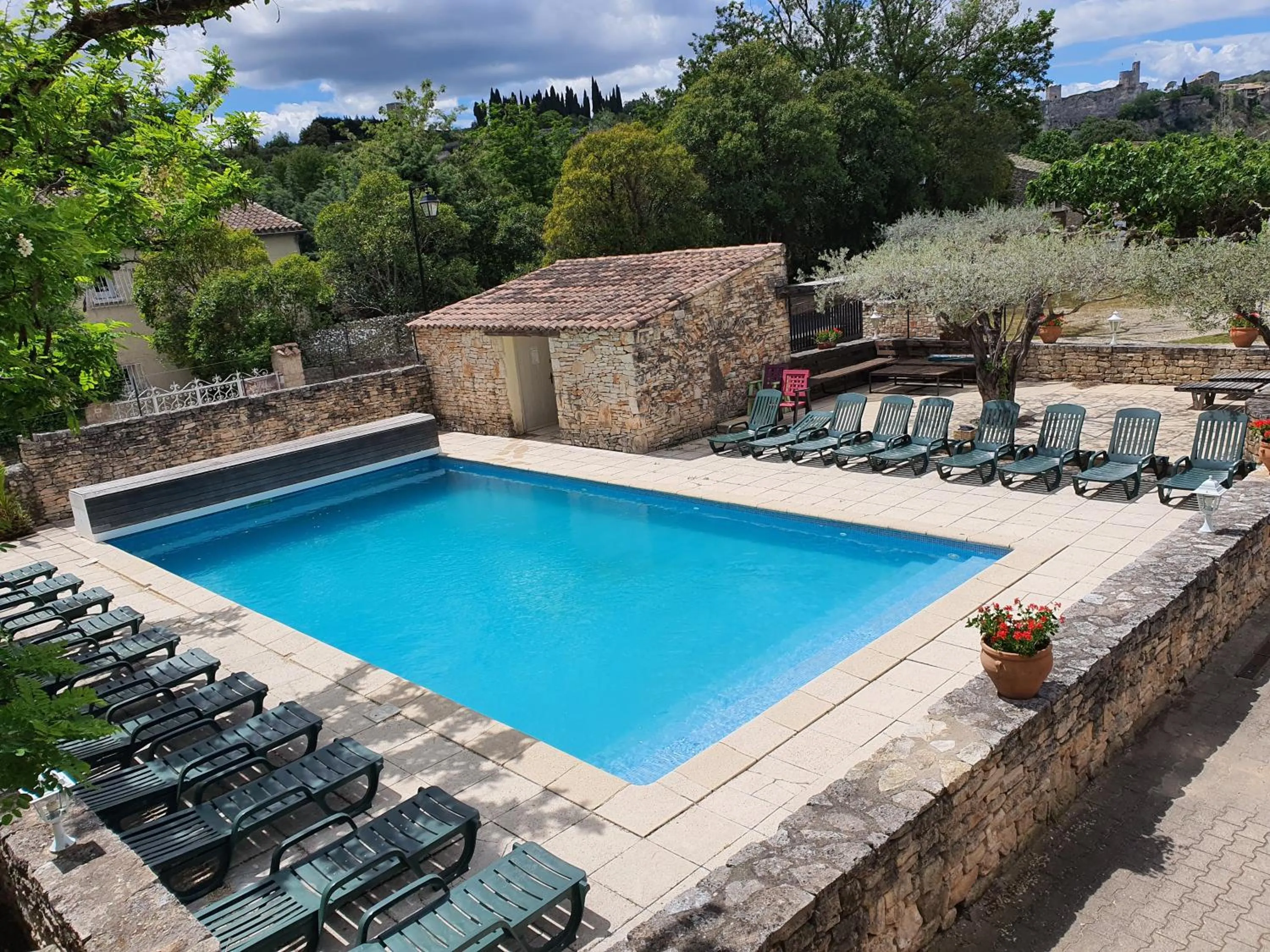 Logis Hôtel Restaurant L'Escarbille