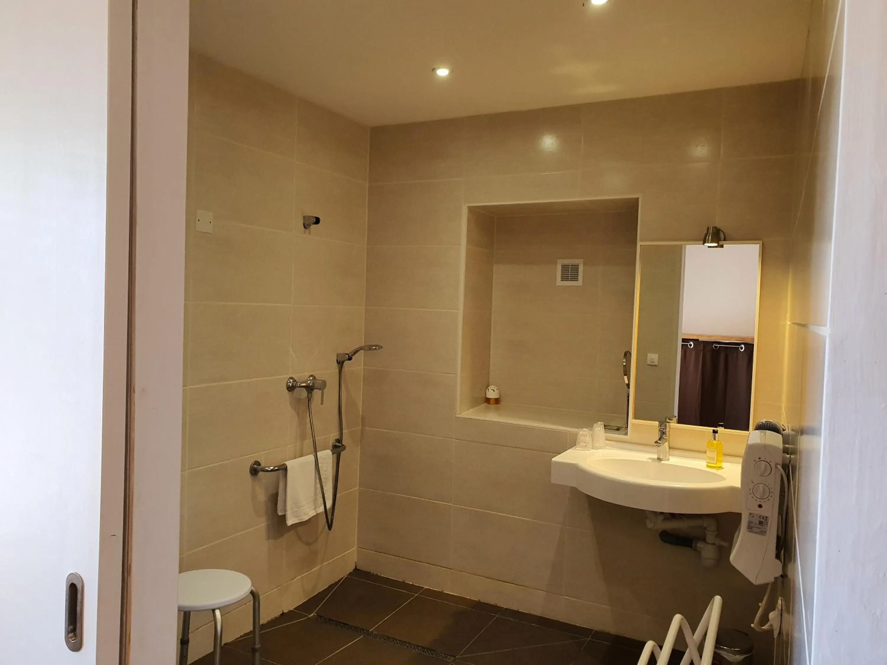 Bathroom in Logis Hôtel Restaurant L'Escarbille