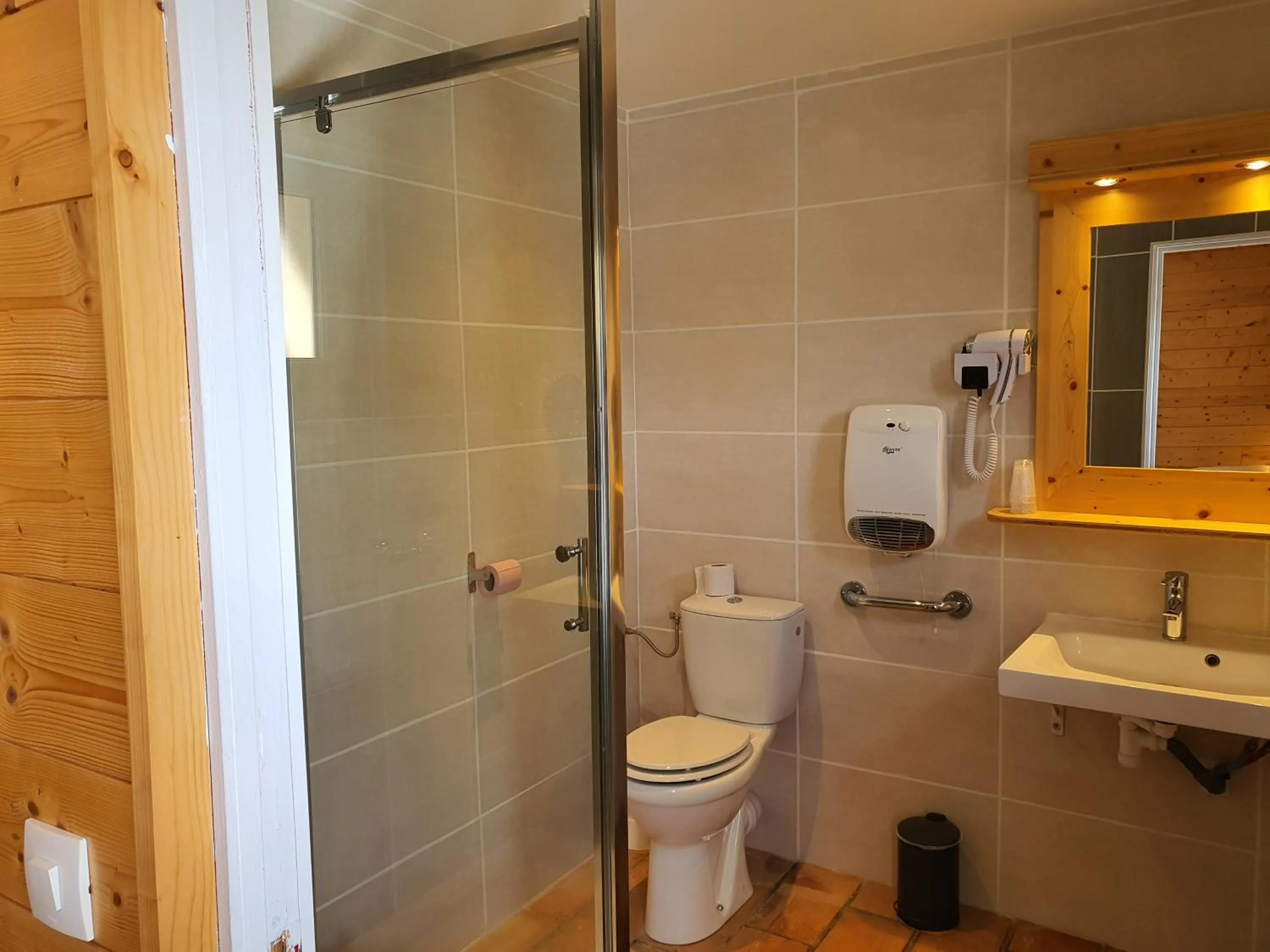 Bathroom in Logis Hôtel Restaurant L'Escarbille