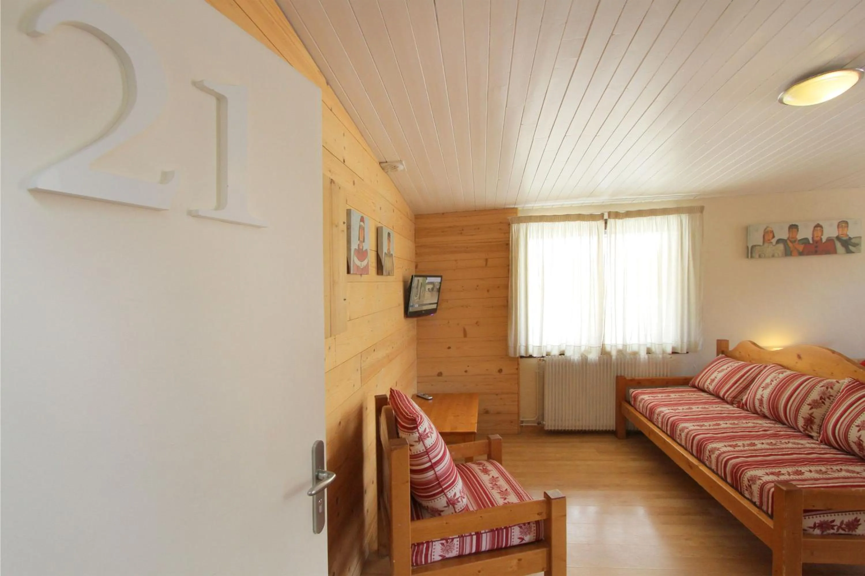 Photo of the whole room in Hotel le Sherpa