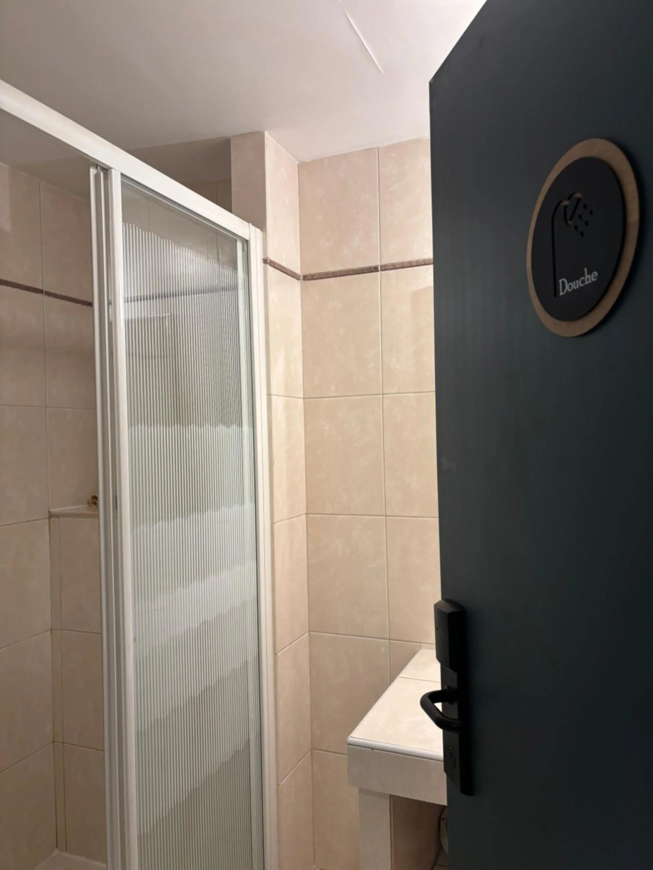 Shower in Hotel le Sherpa