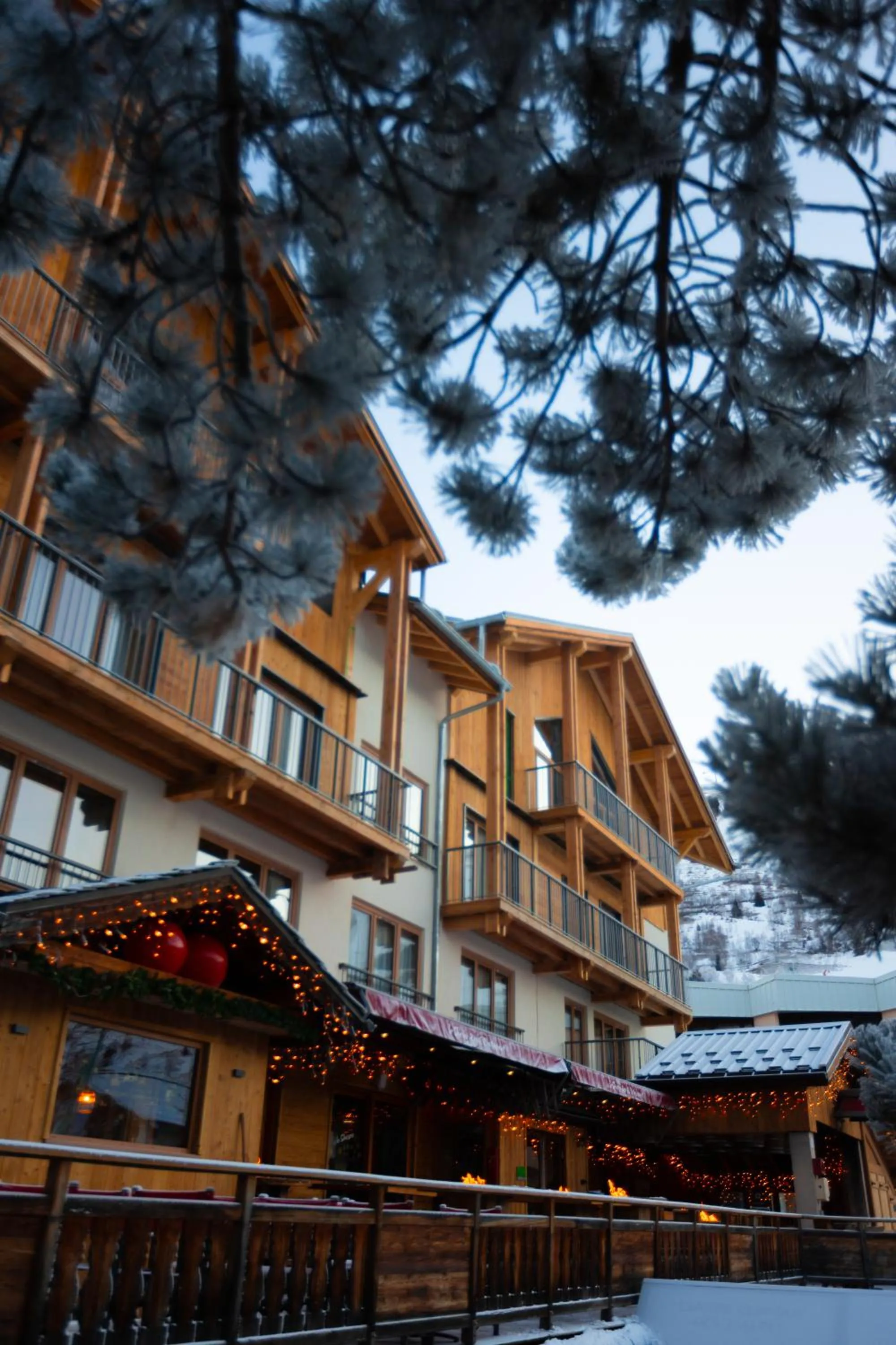 Facade/entrance in Hotel le Sherpa
