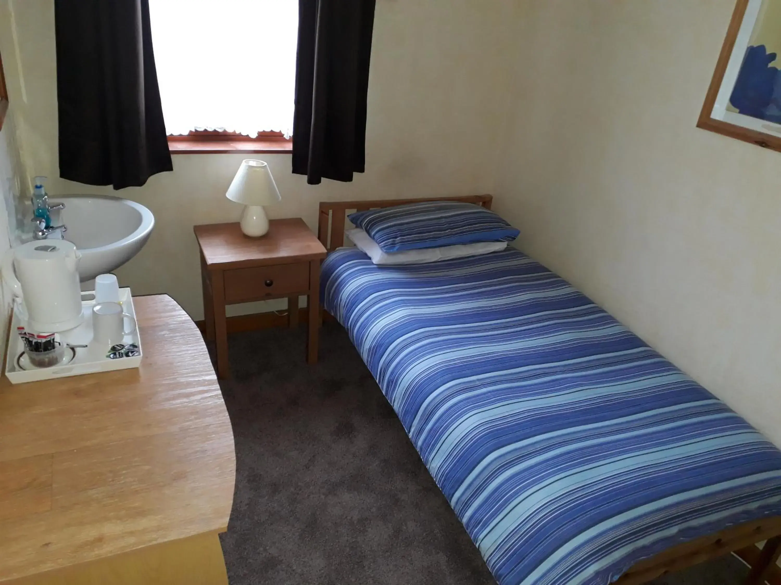 Single Room with Shared Shower and Toilet - single occupancy in Mirandas Guest House Single Room with Shared Shower and Toilet - single occupancy in Mirandas Guest House