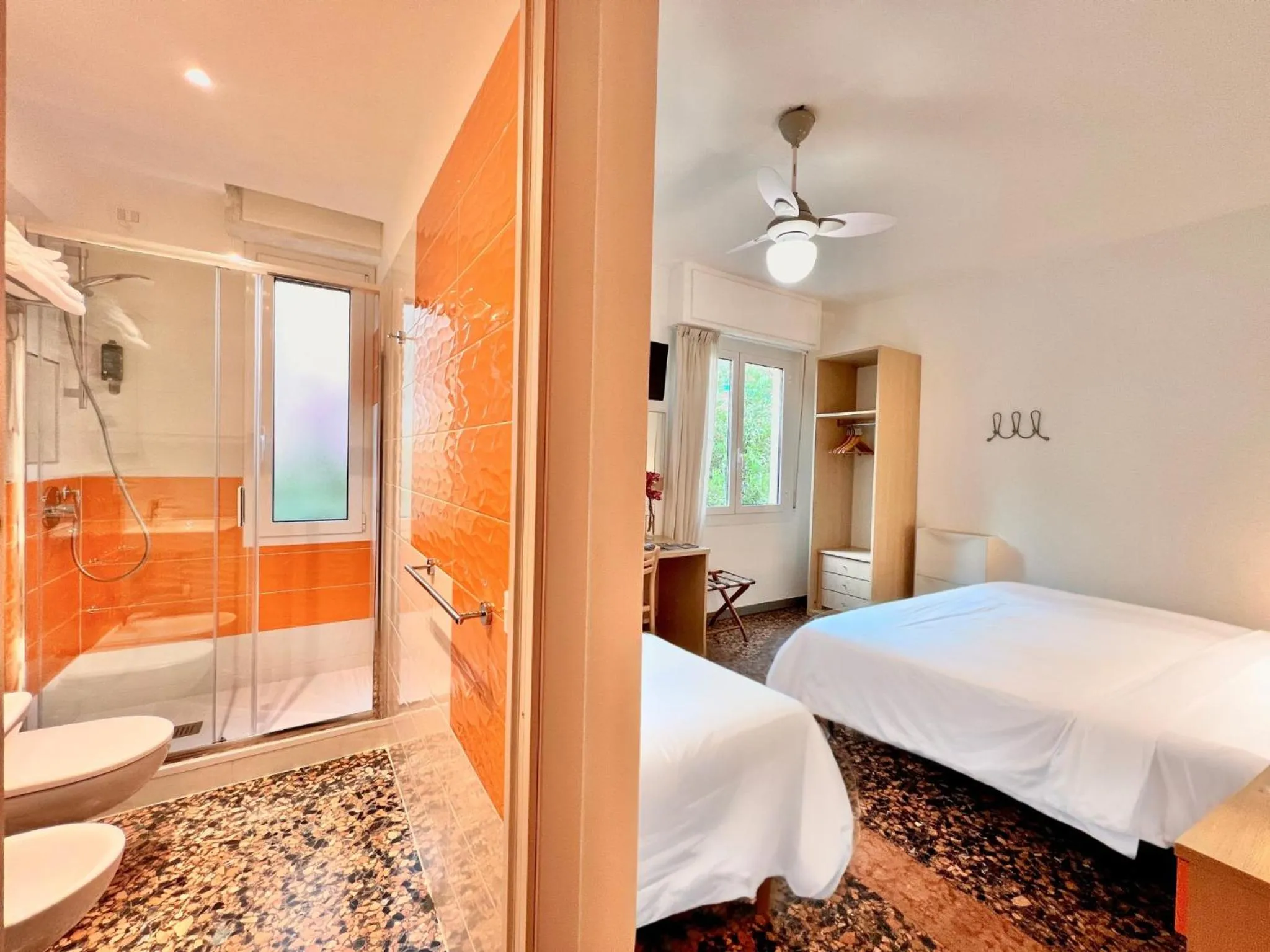 Shower in Hotel Liliana