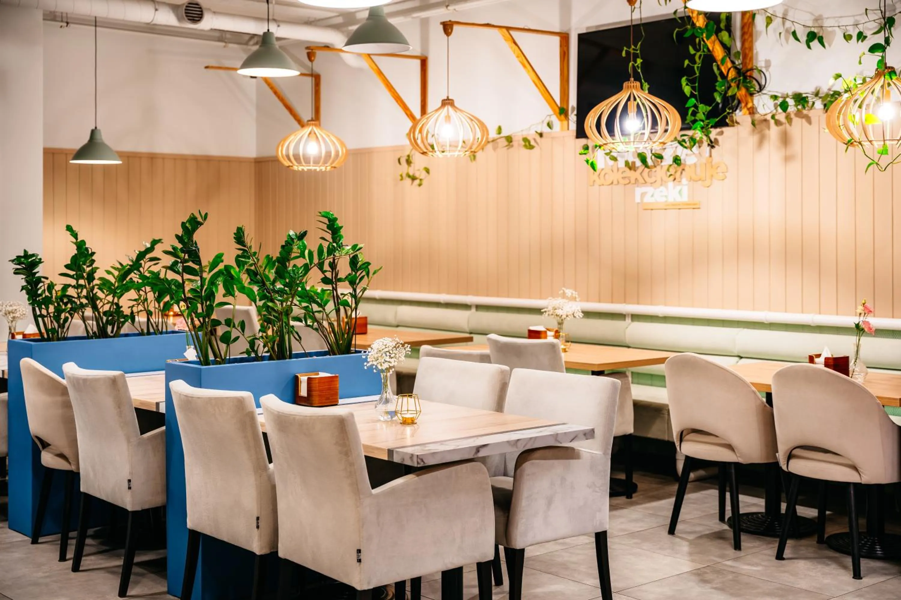 Restaurant/places to eat in Blu Apartments