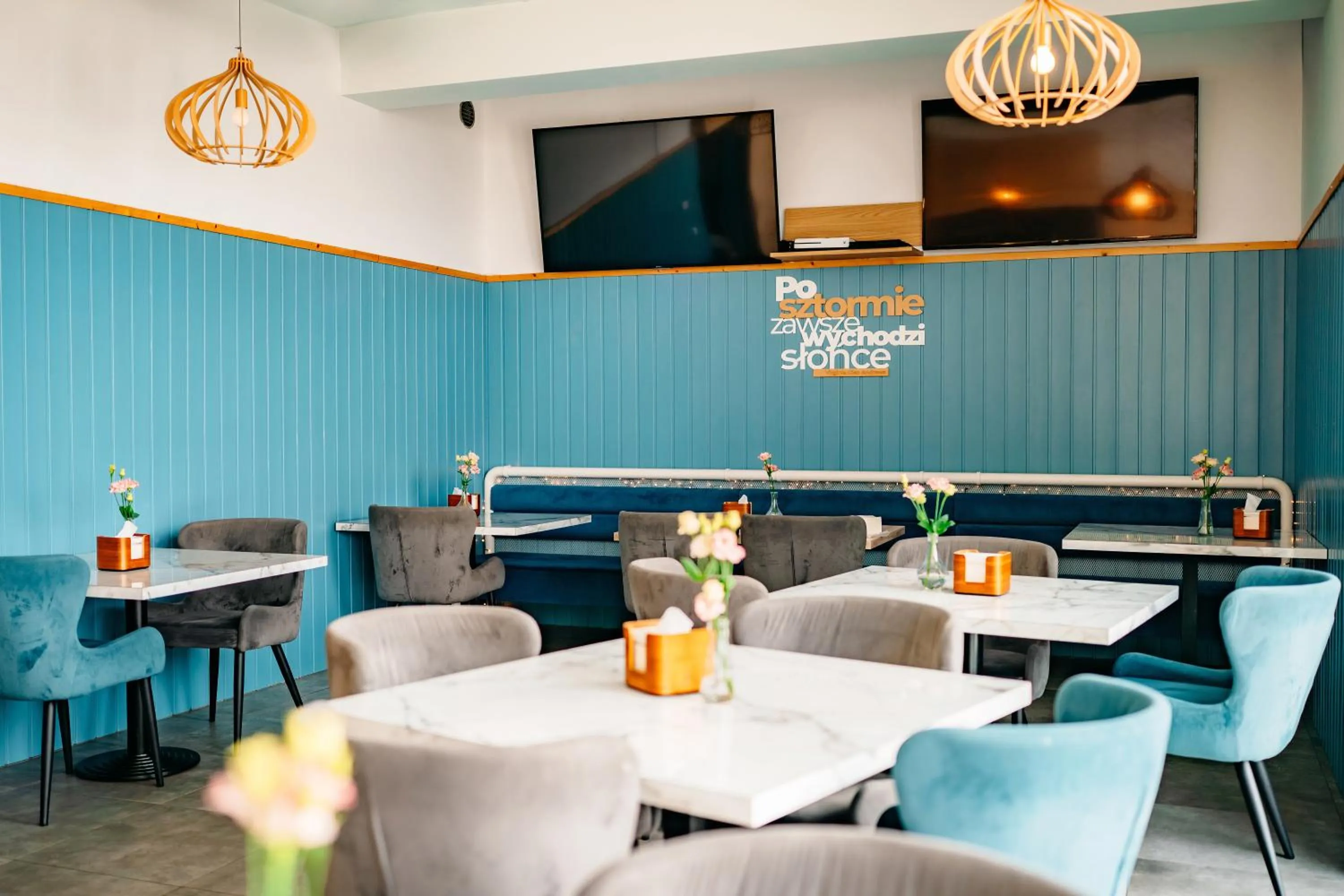 Restaurant/places to eat in Blu Apartments