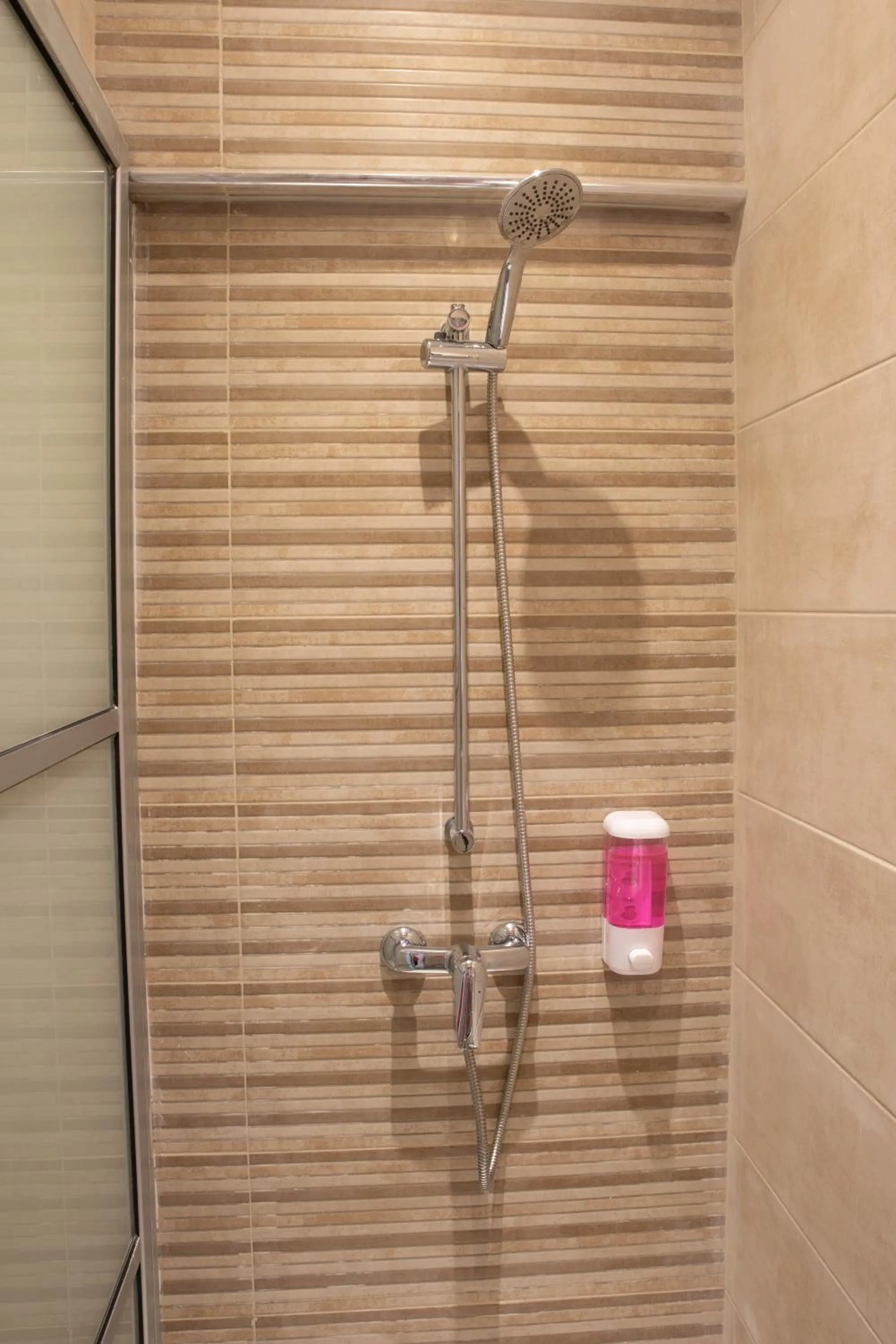 Shower in For Rest Aparthotel