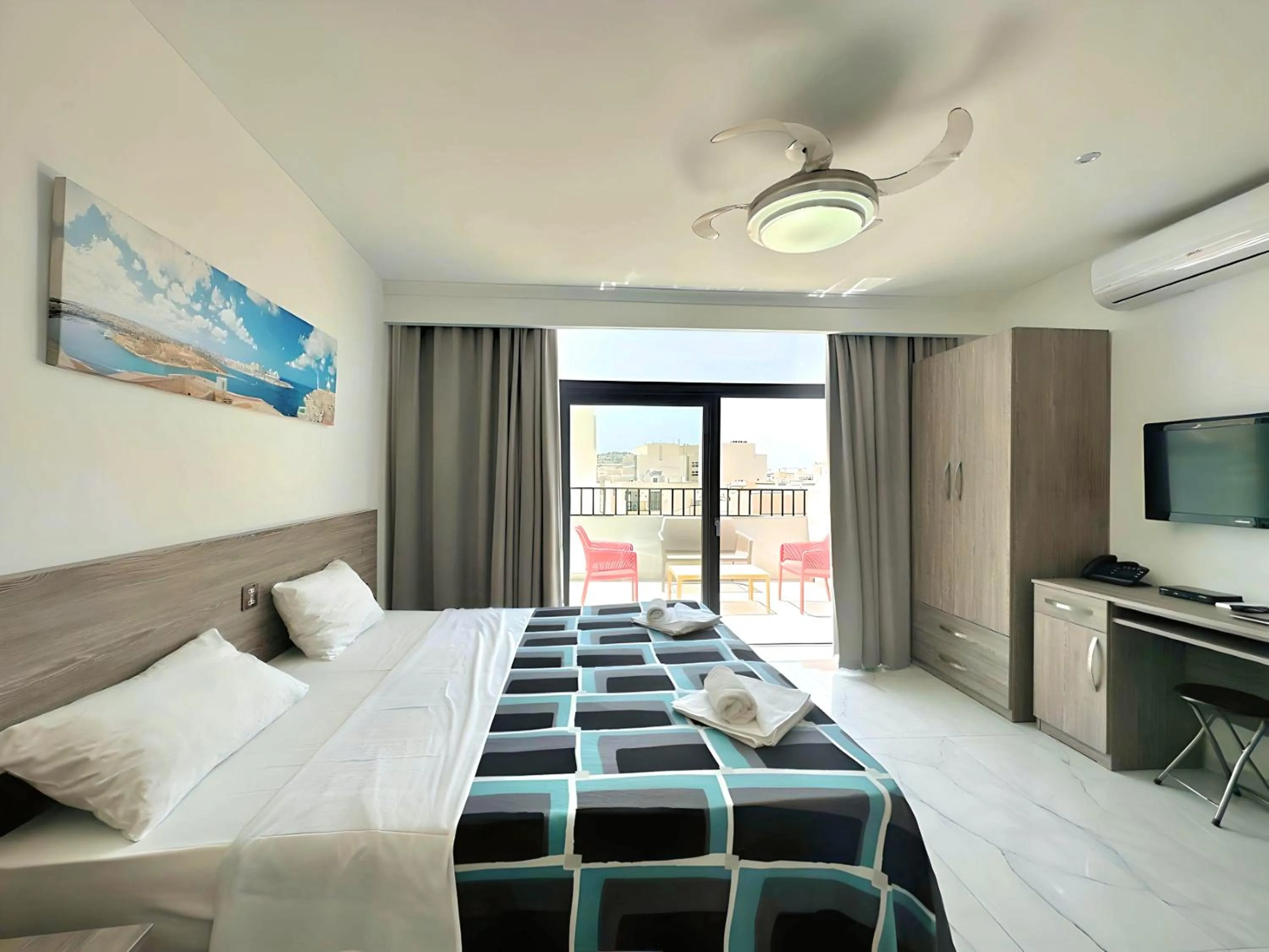 Communal lounge/ TV room, Bed in For Rest Aparthotel