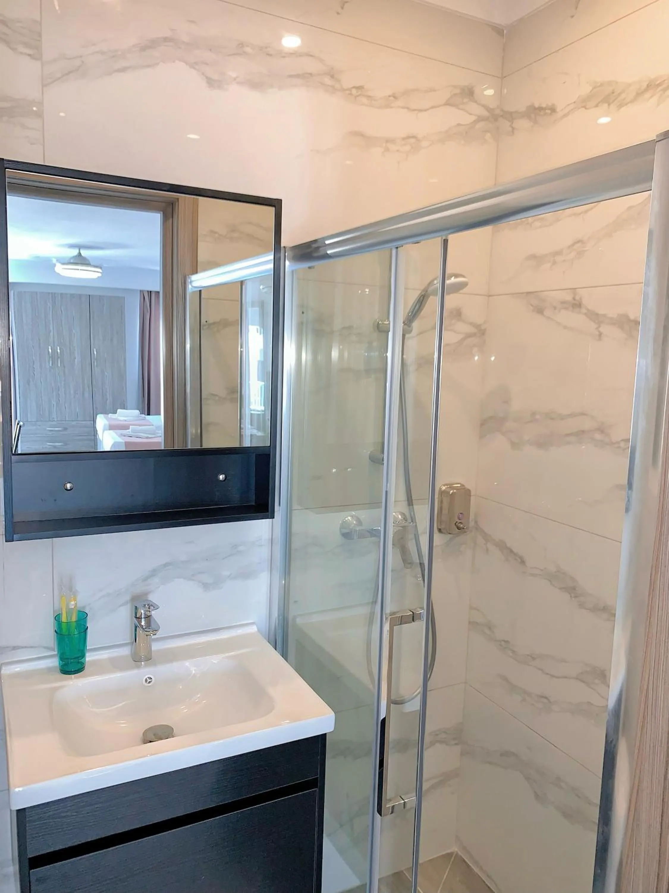 Shower in For Rest Aparthotel