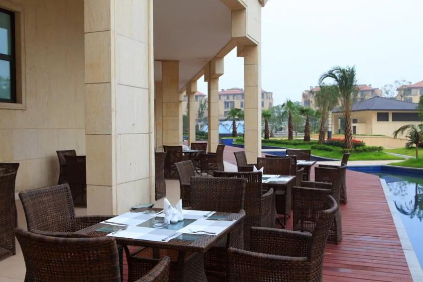 Restaurant/places to eat in Howard Johnson Tongfang Plaza Zhuji