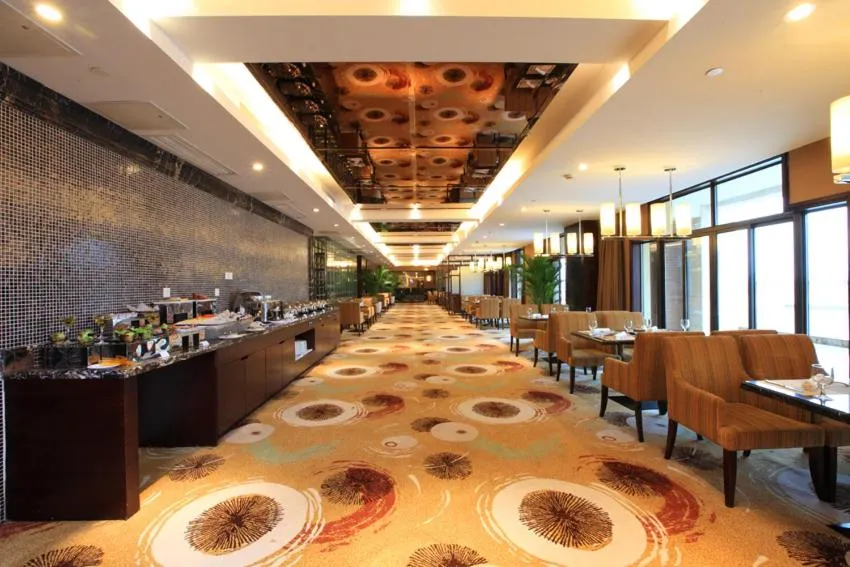 Restaurant/places to eat in Howard Johnson Tongfang Plaza Zhuji