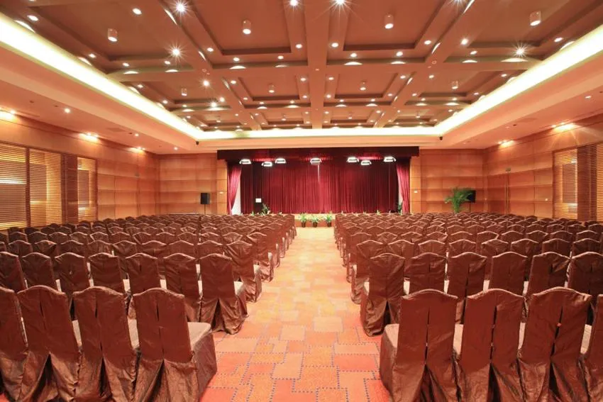 Restaurant/places to eat in Howard Johnson Tongfang Plaza Zhuji