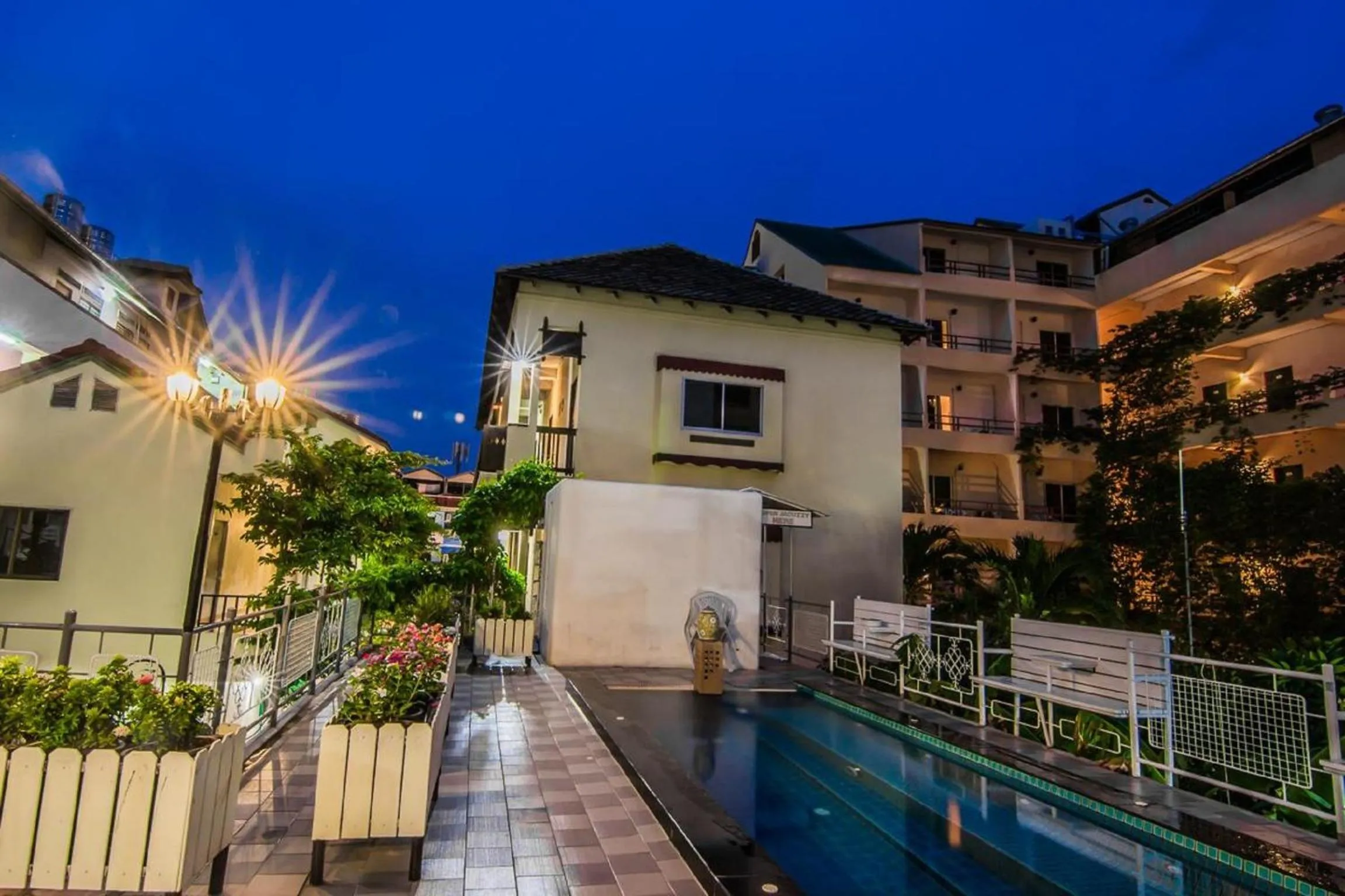 Night in Sutus Court 1