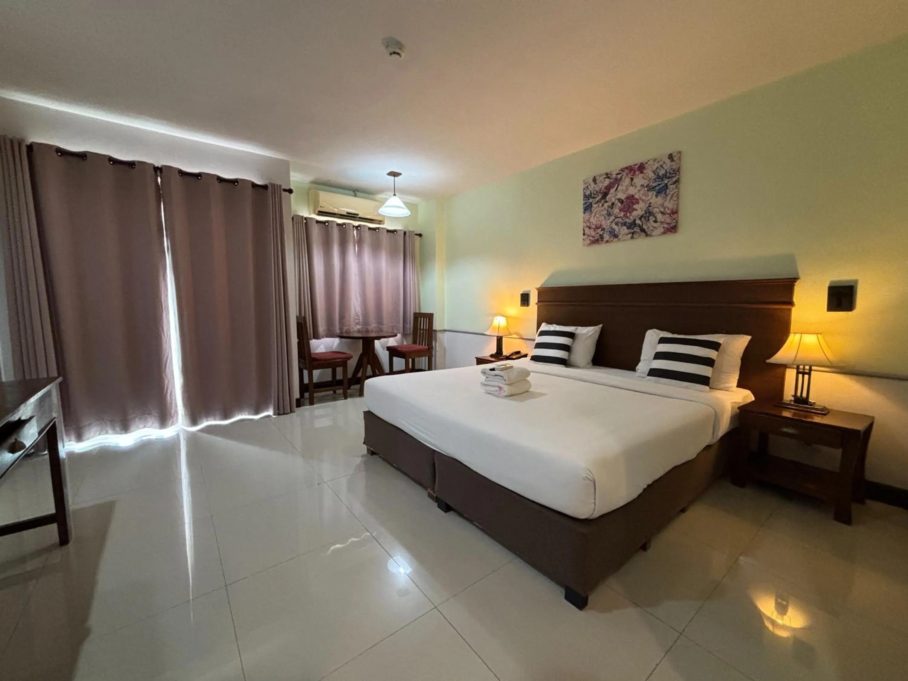 Bedroom, Bed in Sutus Court 1