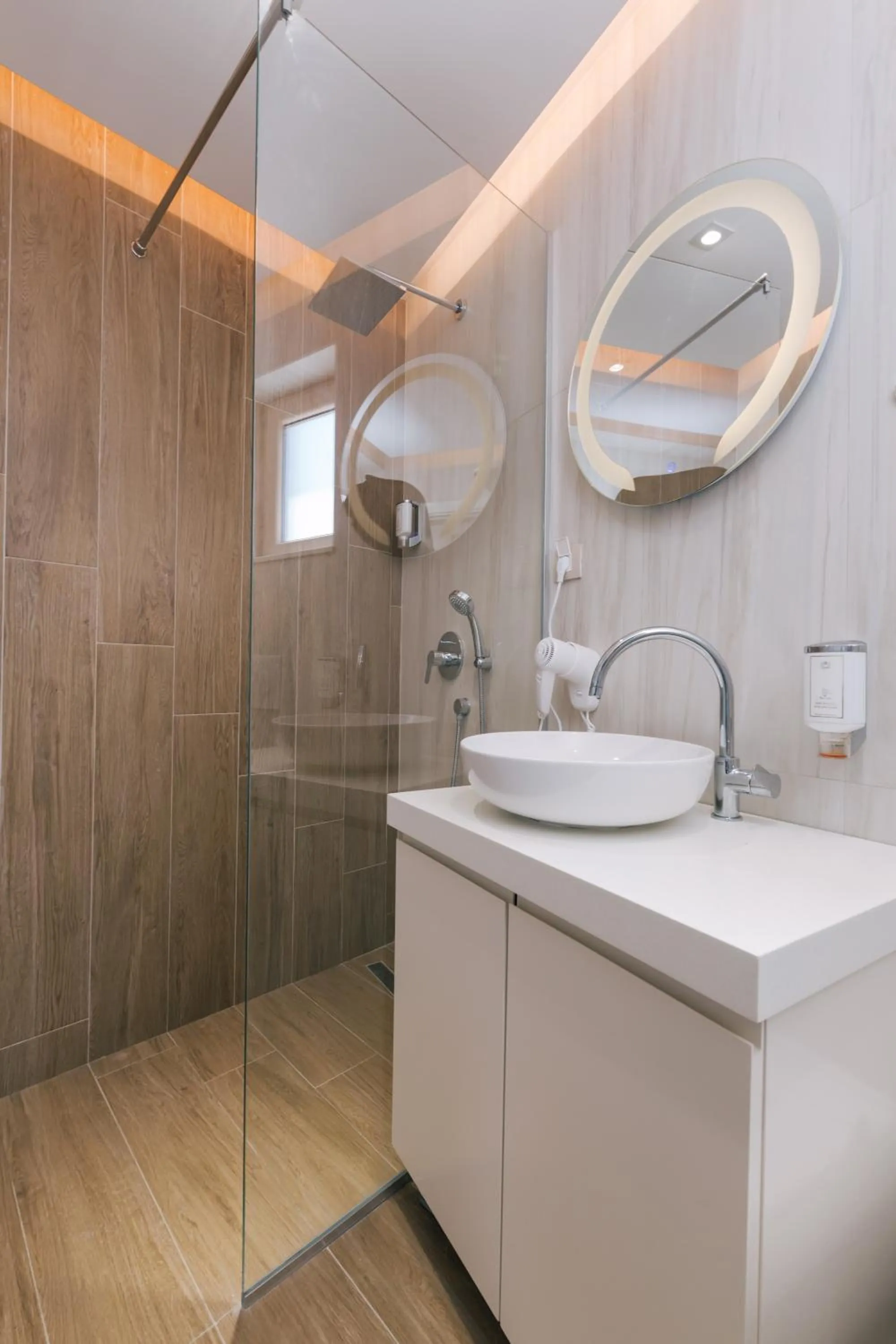 Shower in Splendido MB Apartments