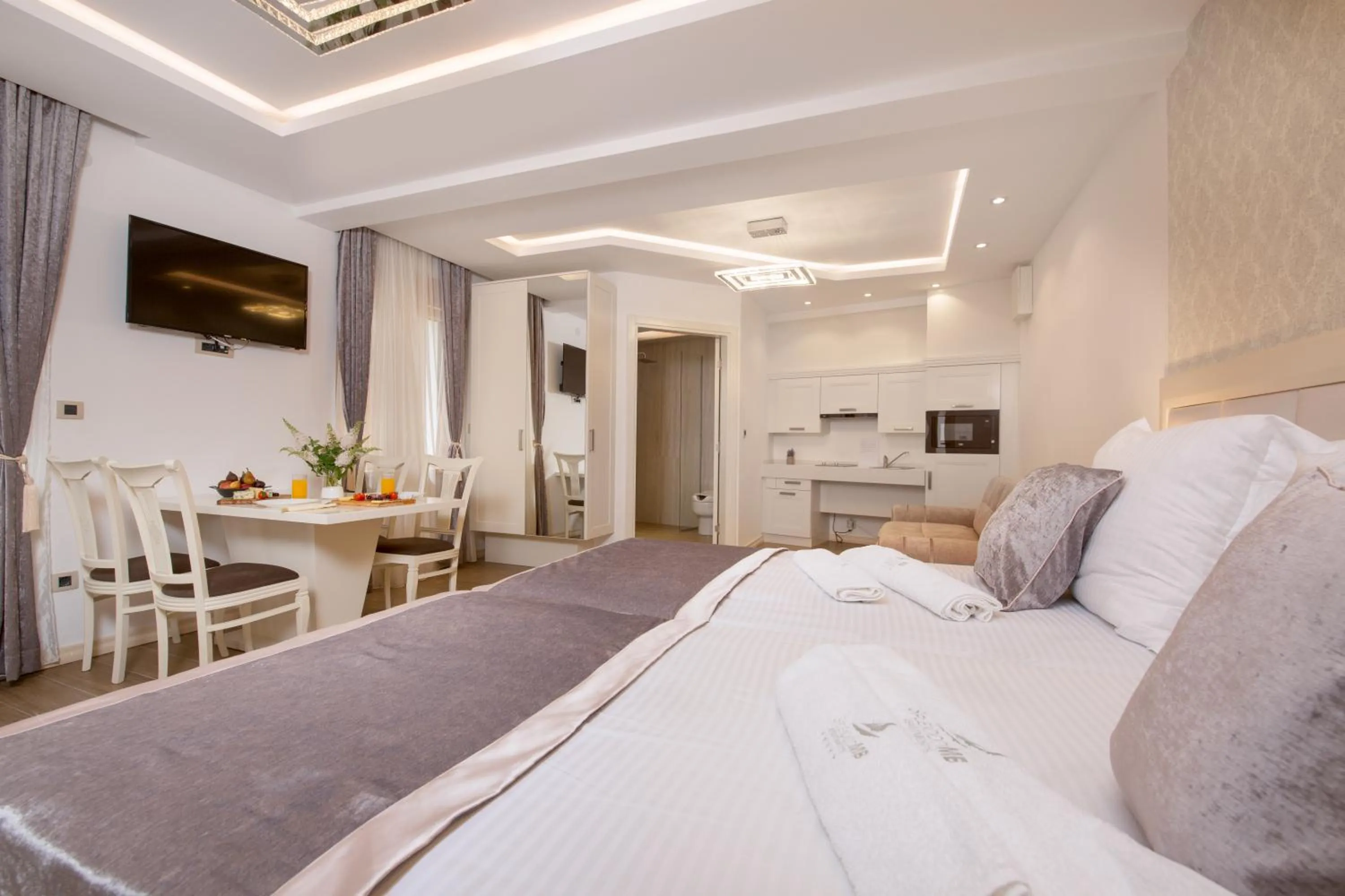Kitchen or kitchenette, Bed in Splendido MB Apartments