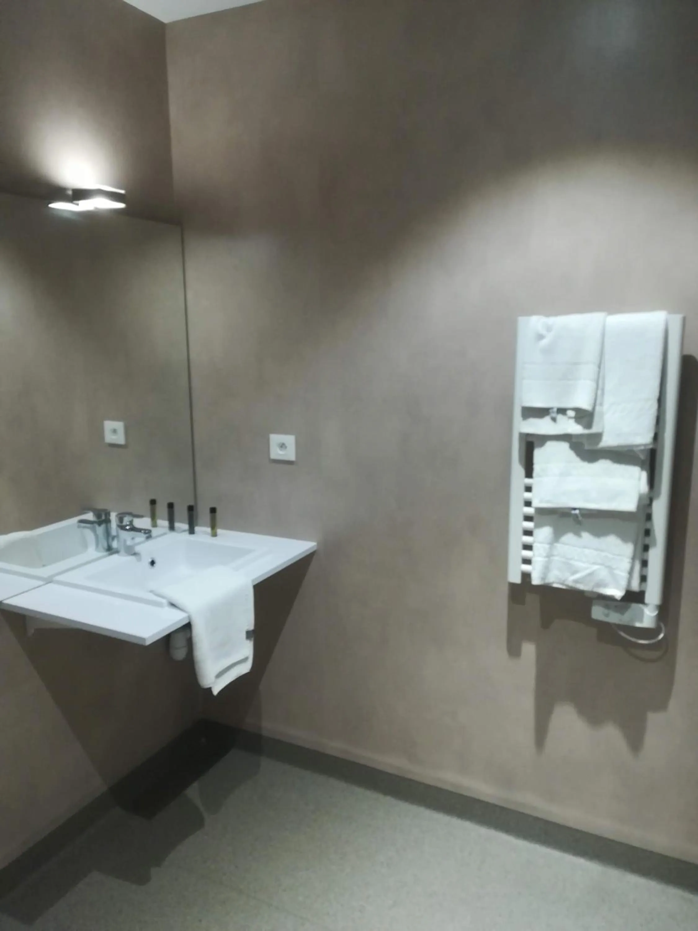 Facility for disabled guests in Atao Residence- Rennes Sud