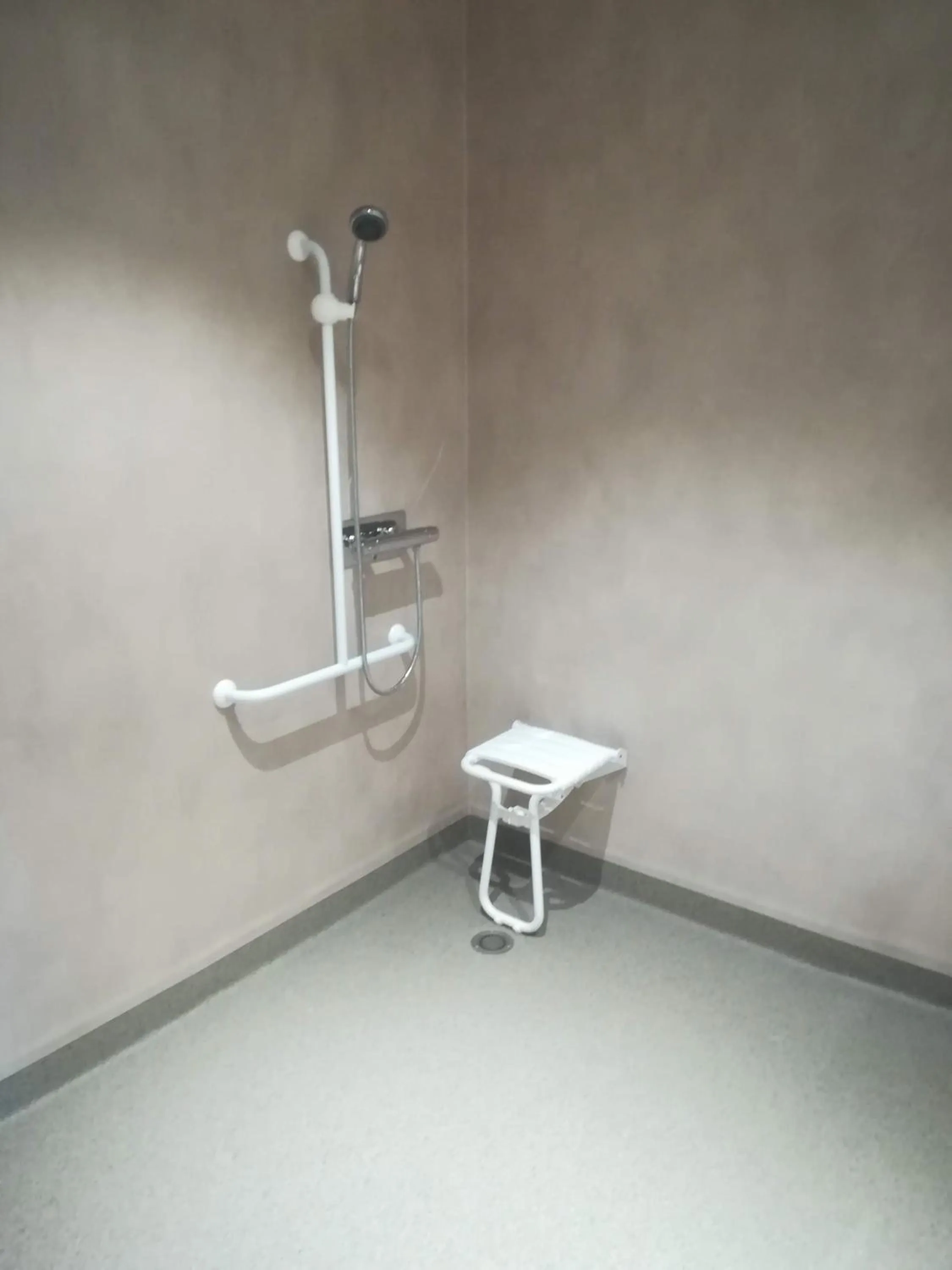 Facility for disabled guests in Atao Residence- Rennes Sud