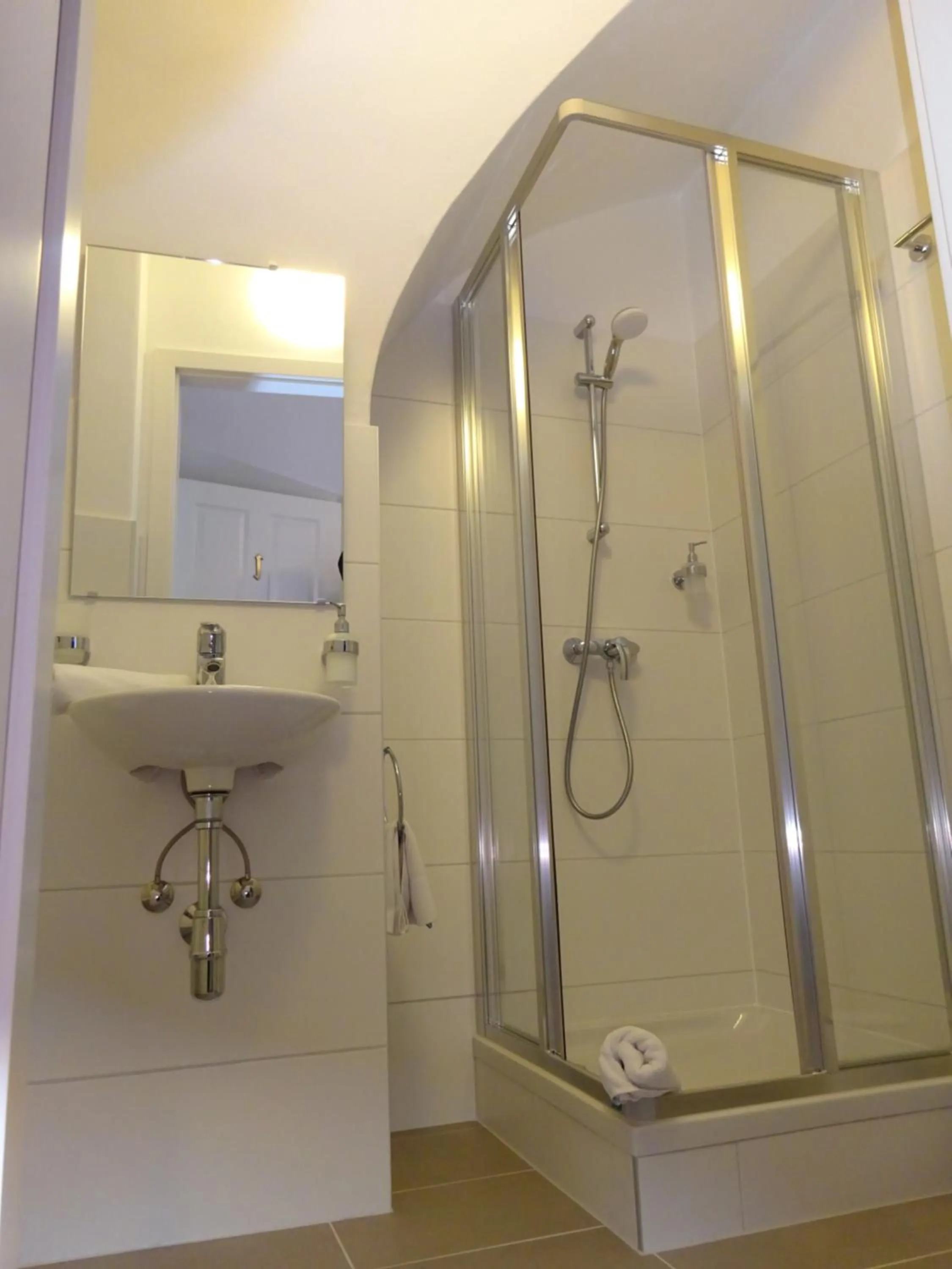 Bathroom in Hotel Widhof - Check-in im Hotel Nibelungenhof