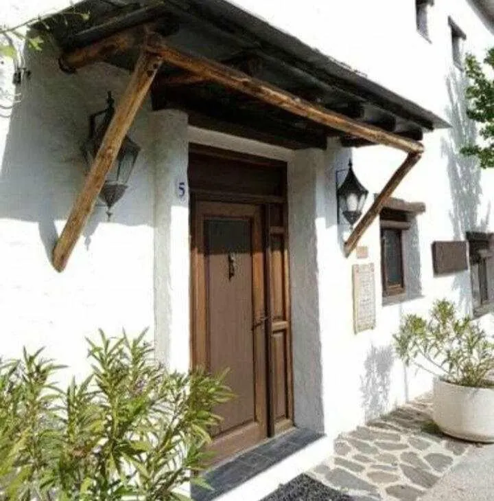 Facade/entrance in Hotel Maravedí