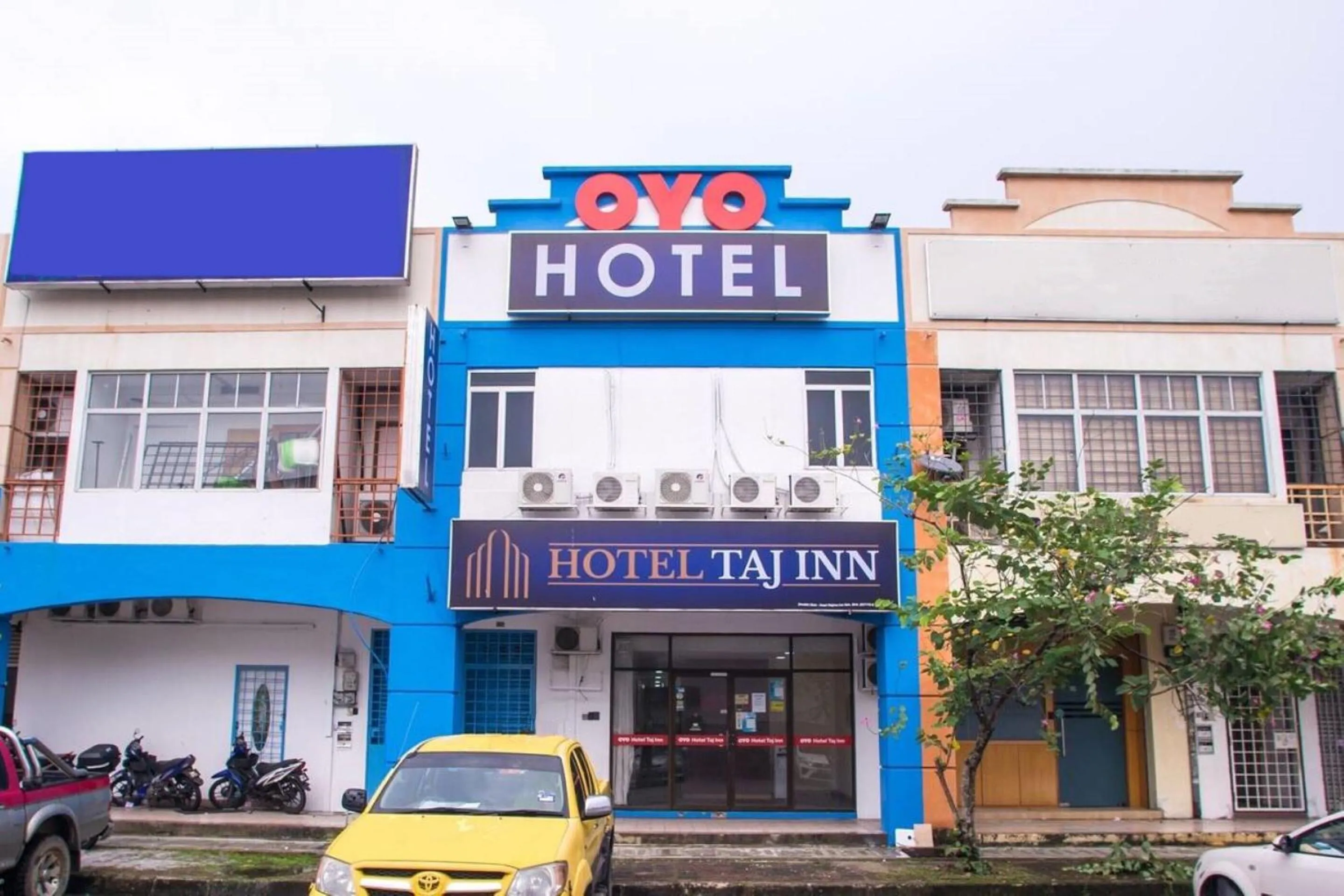 Facade/entrance in Hotel O Taj (seksyen 13)