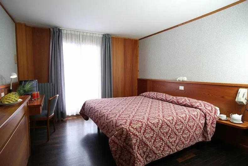 Bedroom, Bed in La Trinitè Monboso Hotel