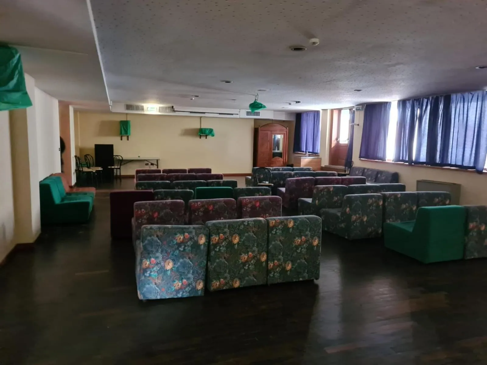 Communal lounge/ TV room in La Trinitè Monboso Hotel