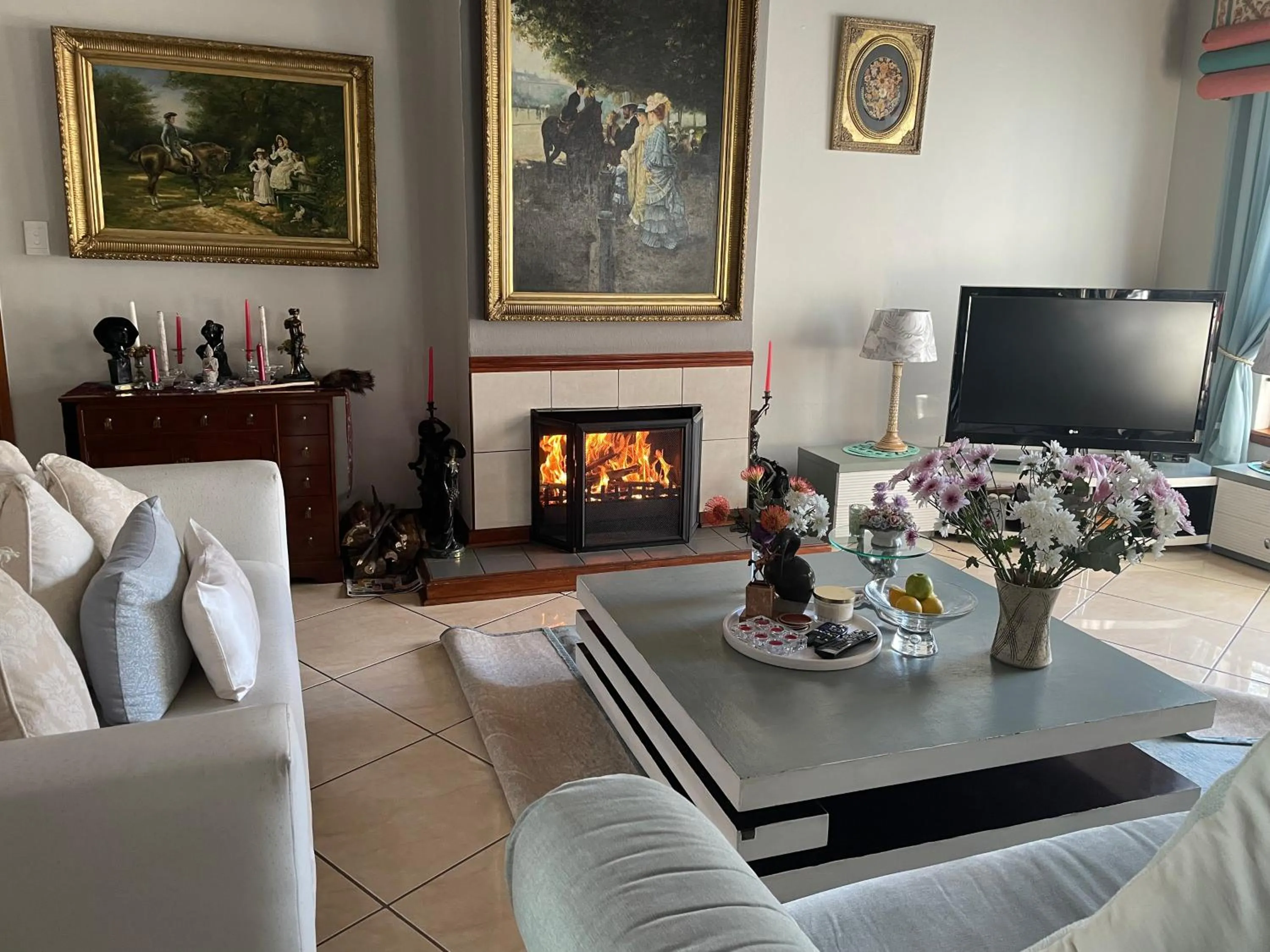 Communal lounge/ TV room in Marion Lodge