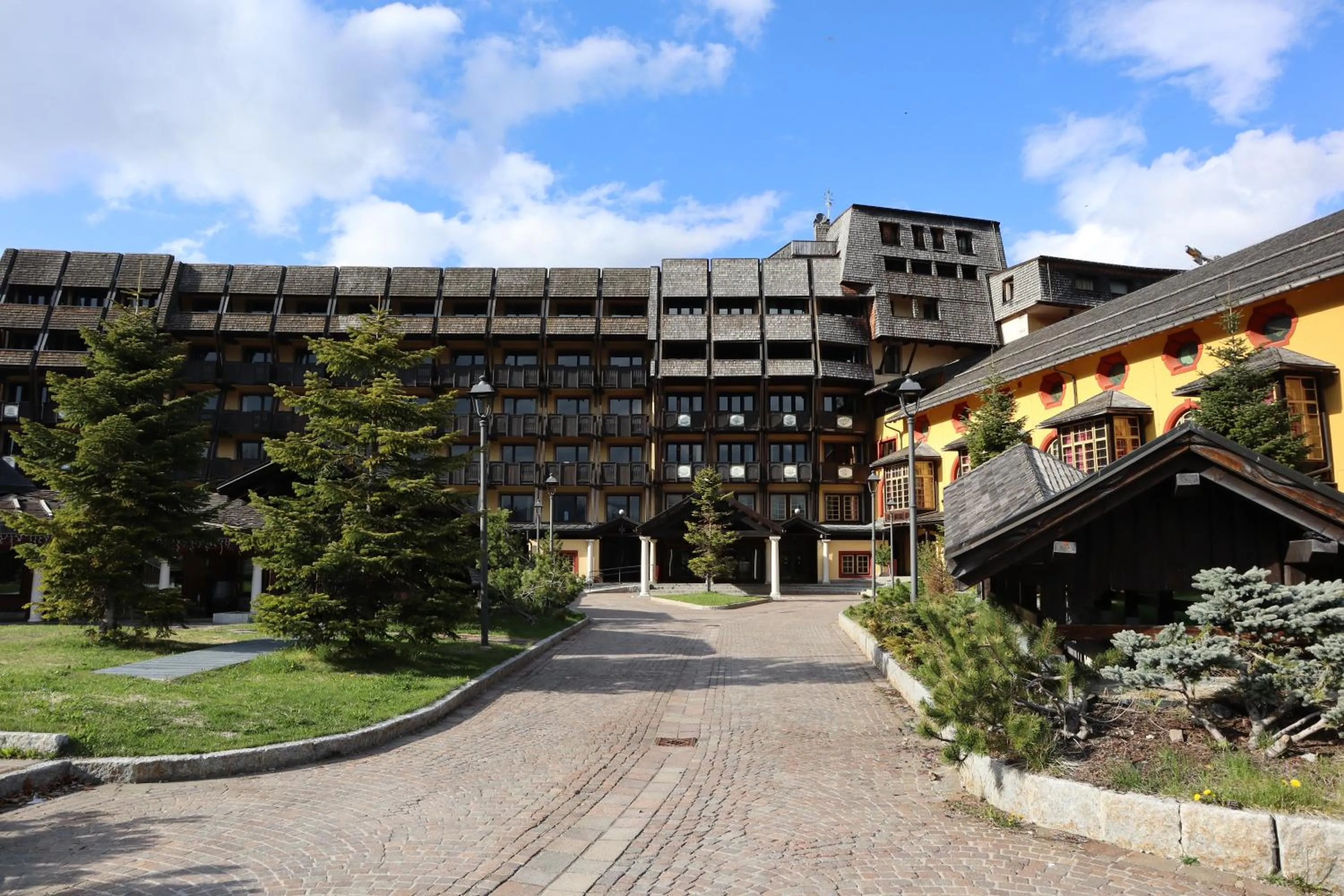 Property building in Hotel Club Relais Des Alpes