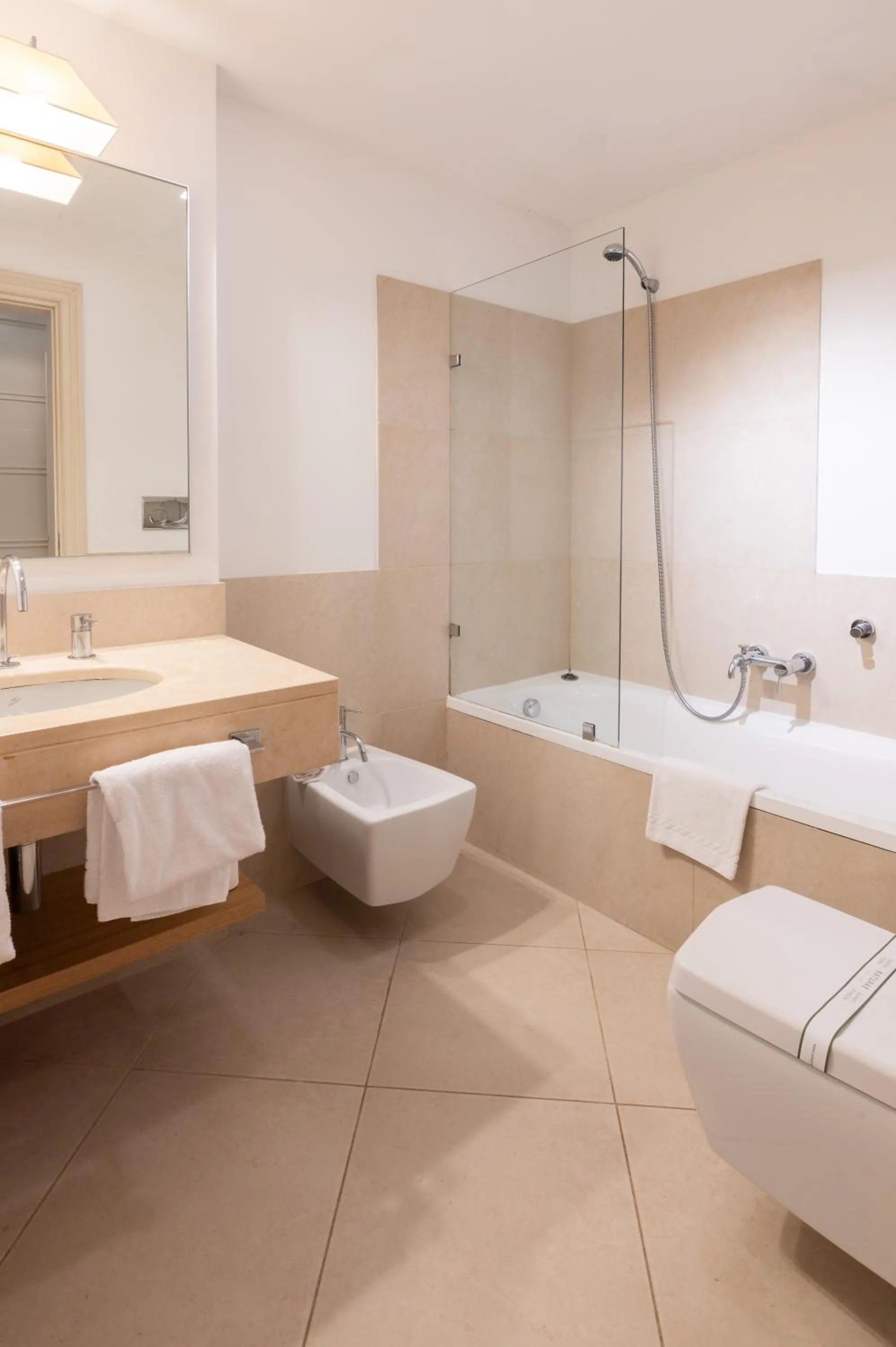 Bath in Relais Villa Il Palagio