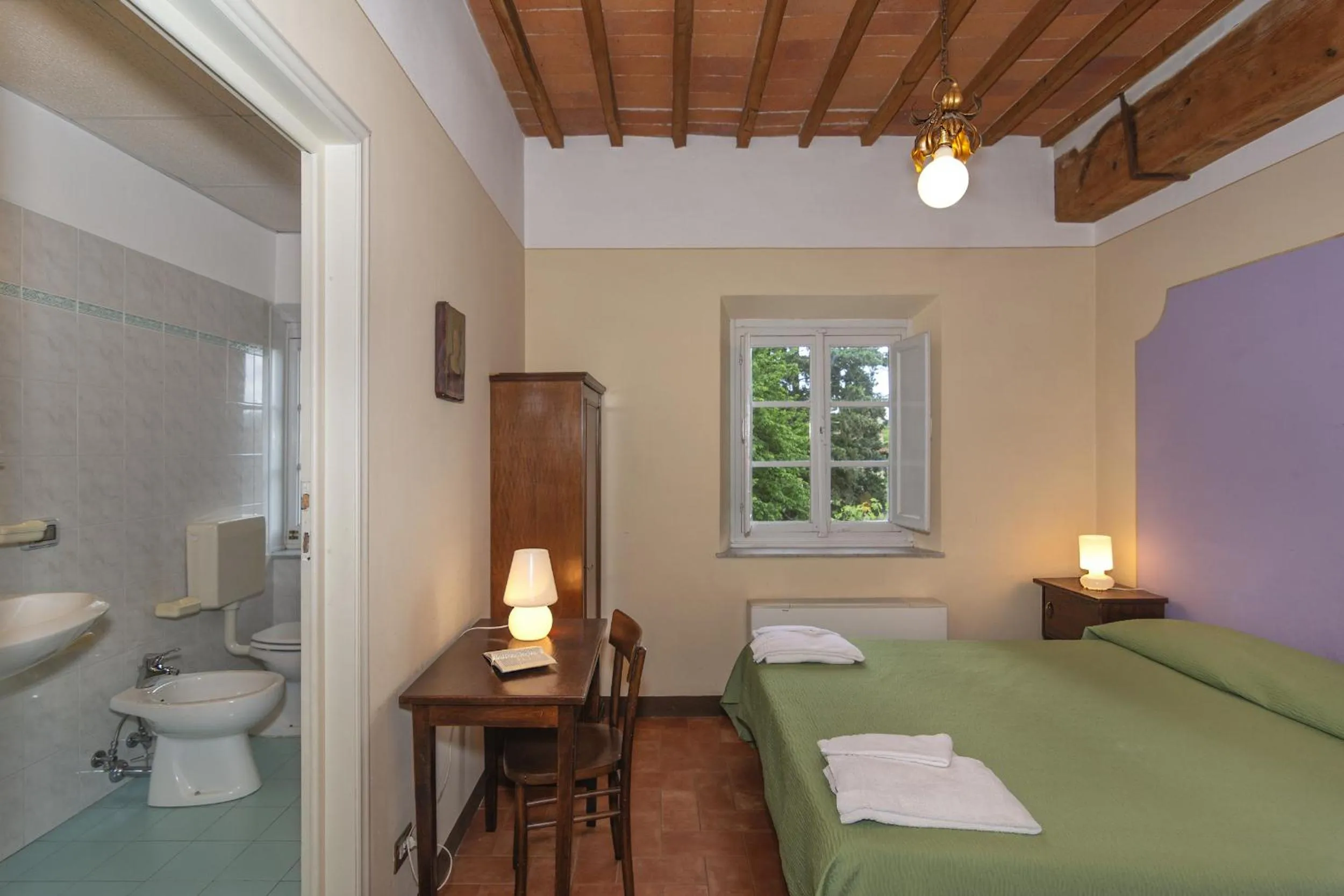 Bed in Casa Diocesana di Lucca