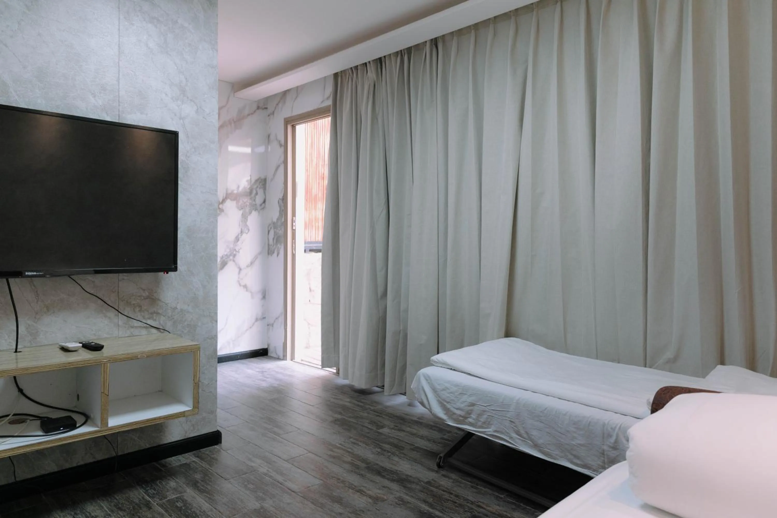 Rich Luxury Suites - Renovated