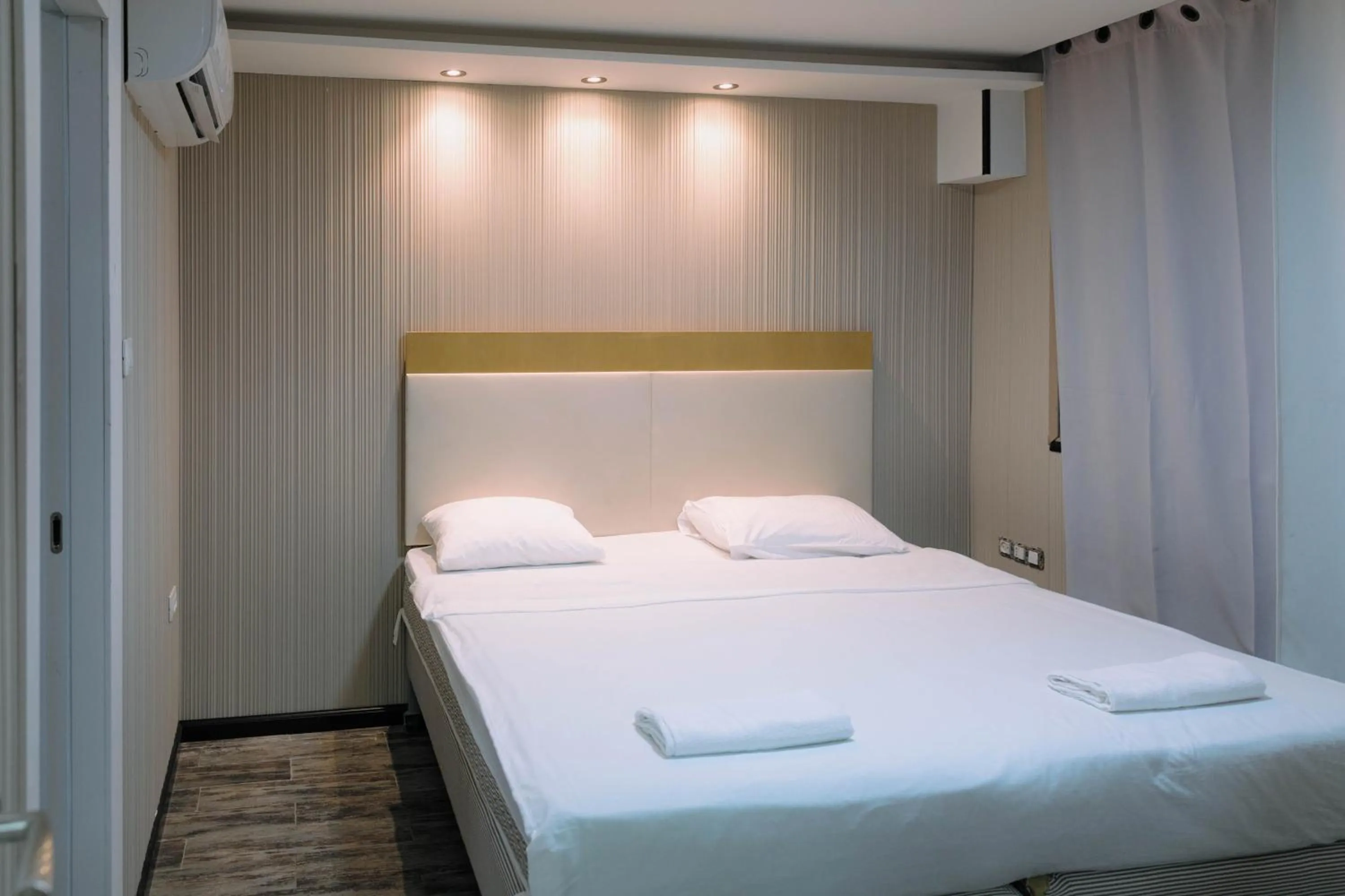 Rich Luxury Suites - Renovated