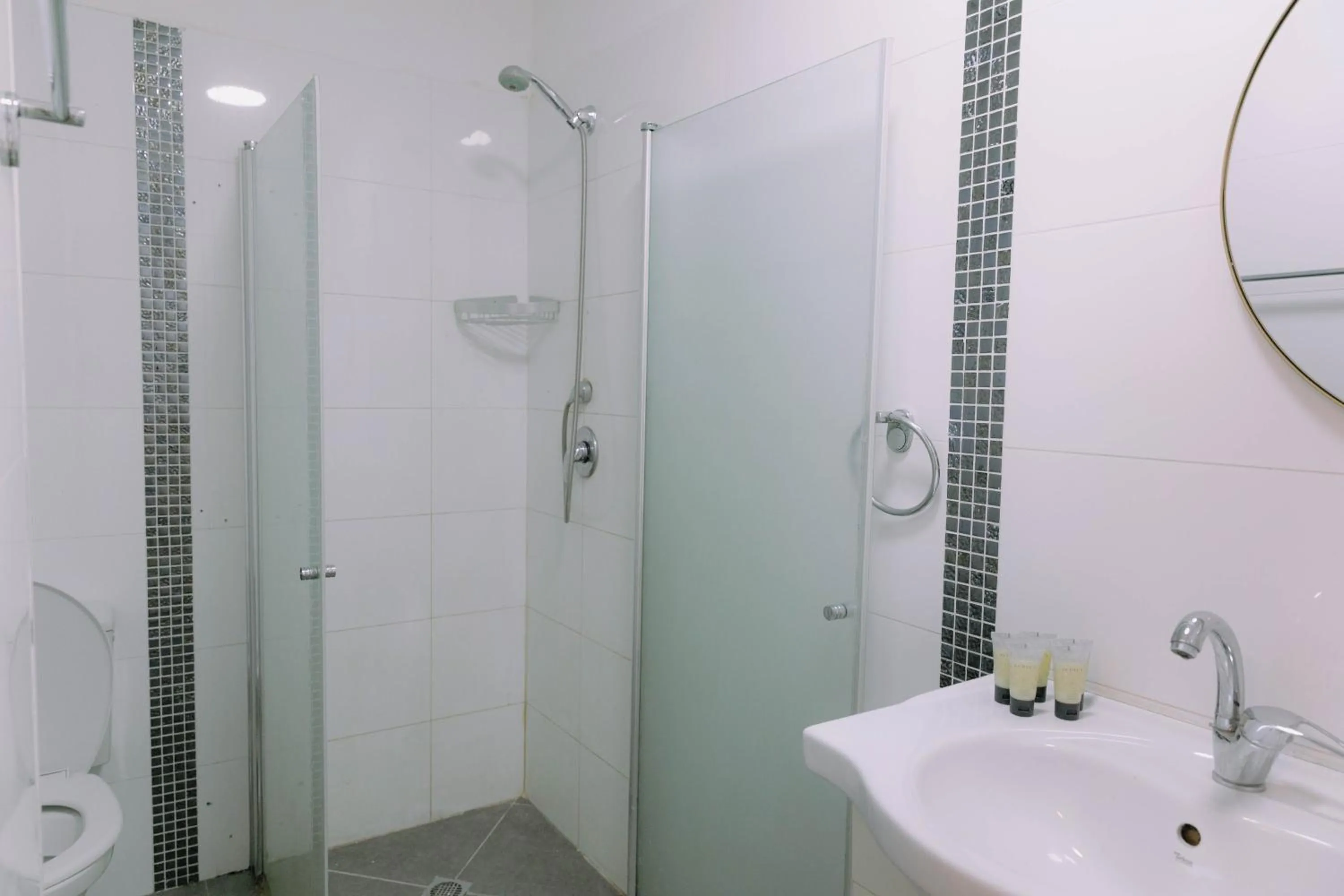 Rich Luxury Suites - Renovated