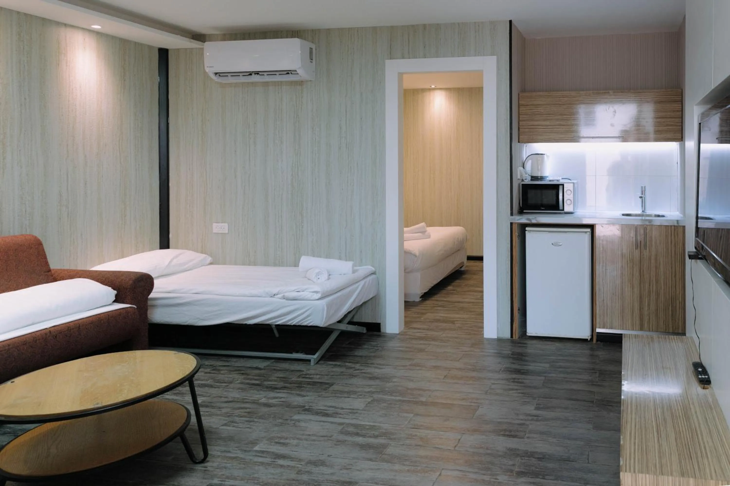 Rich Luxury Suites - Renovated