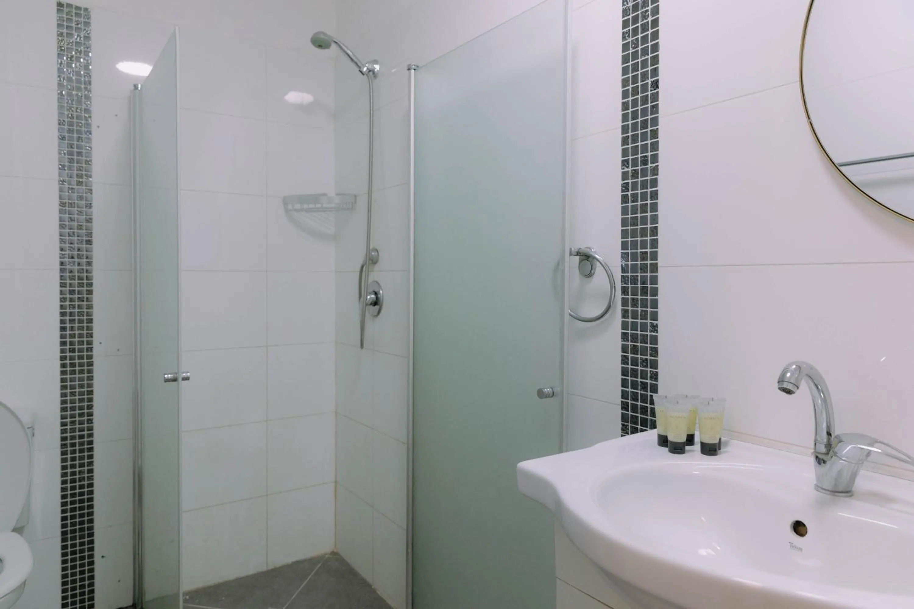 Rich Luxury Suites - Renovated