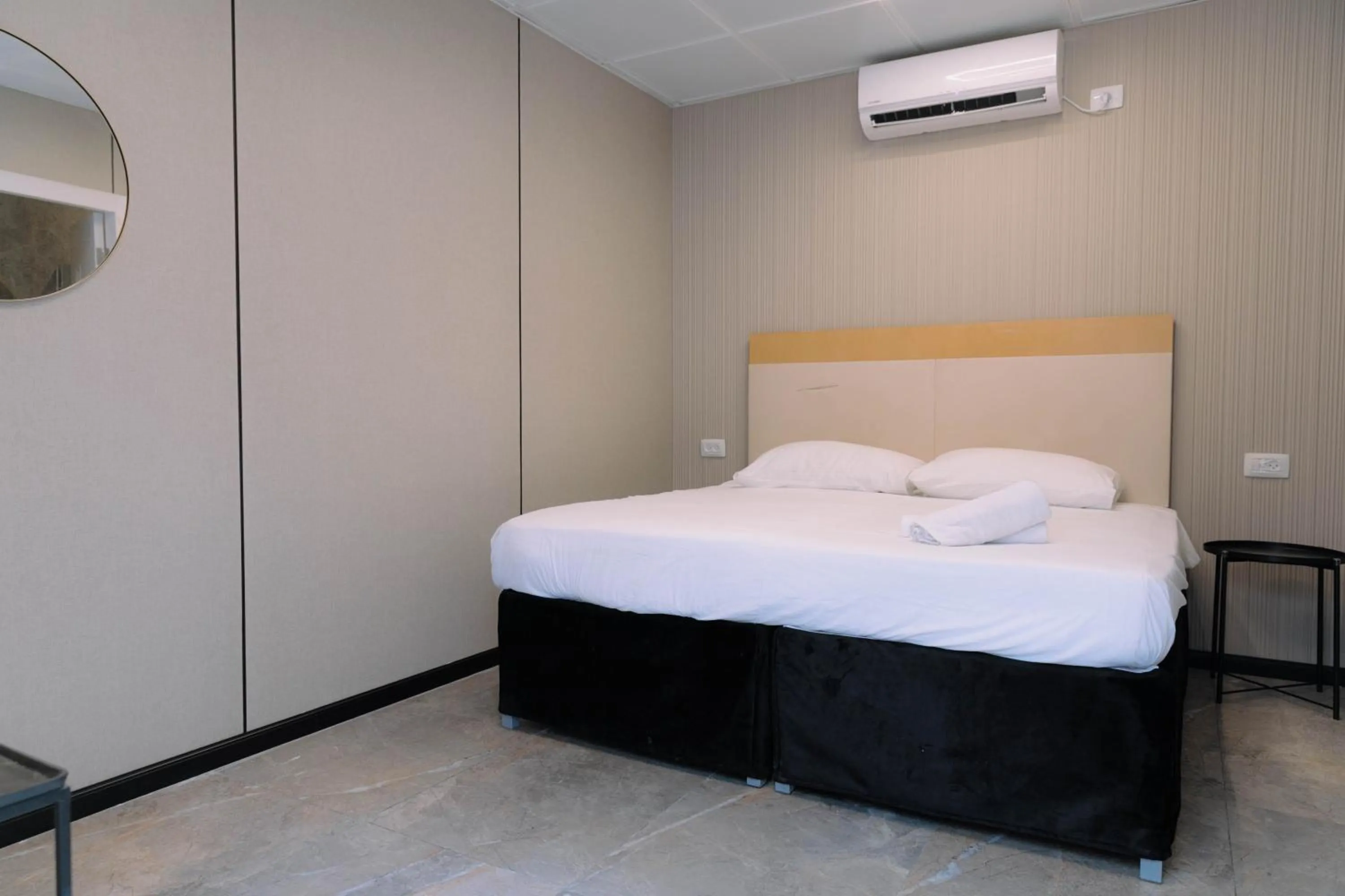 Rich Luxury Suites - Renovated