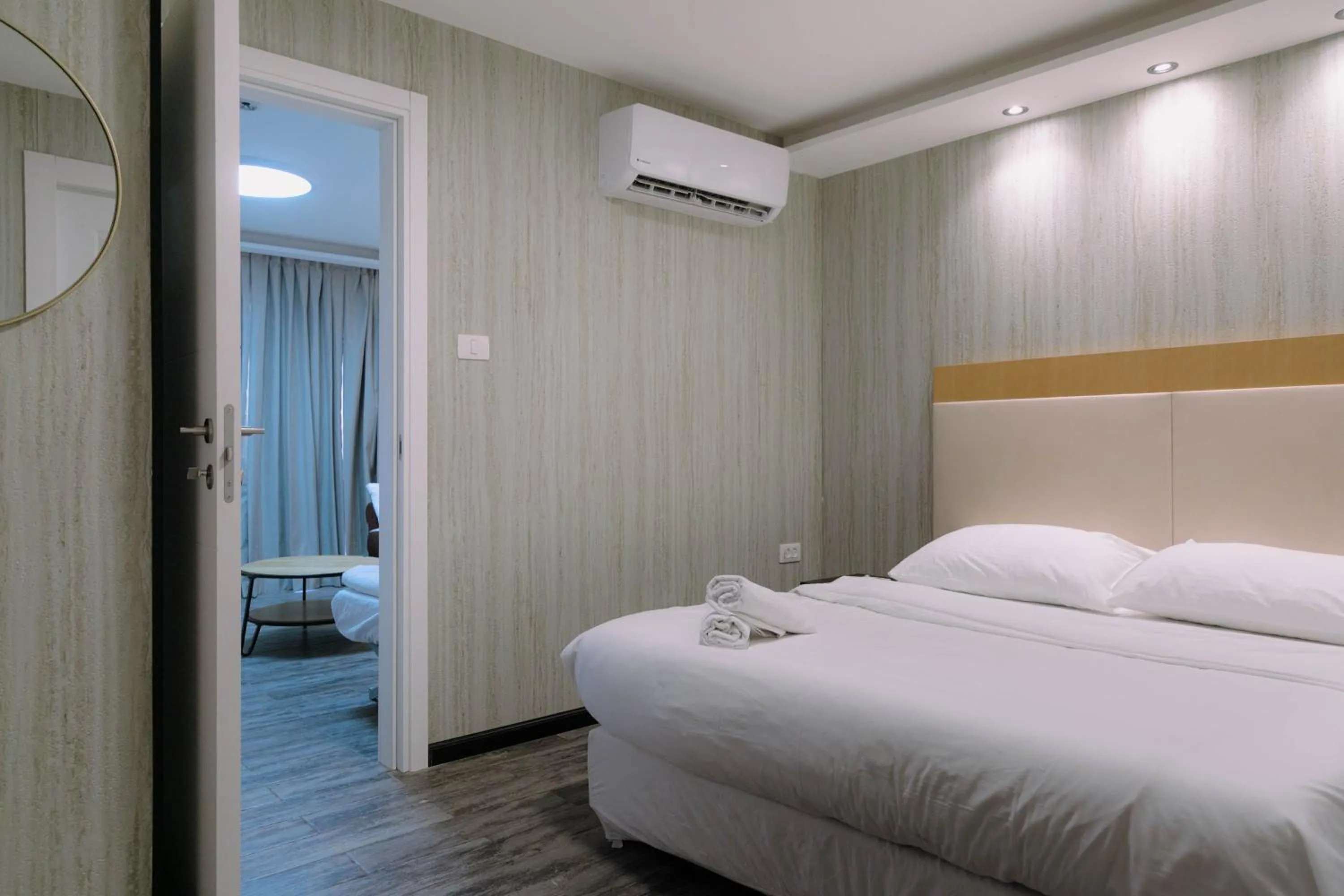 Rich Luxury Suites - Renovated