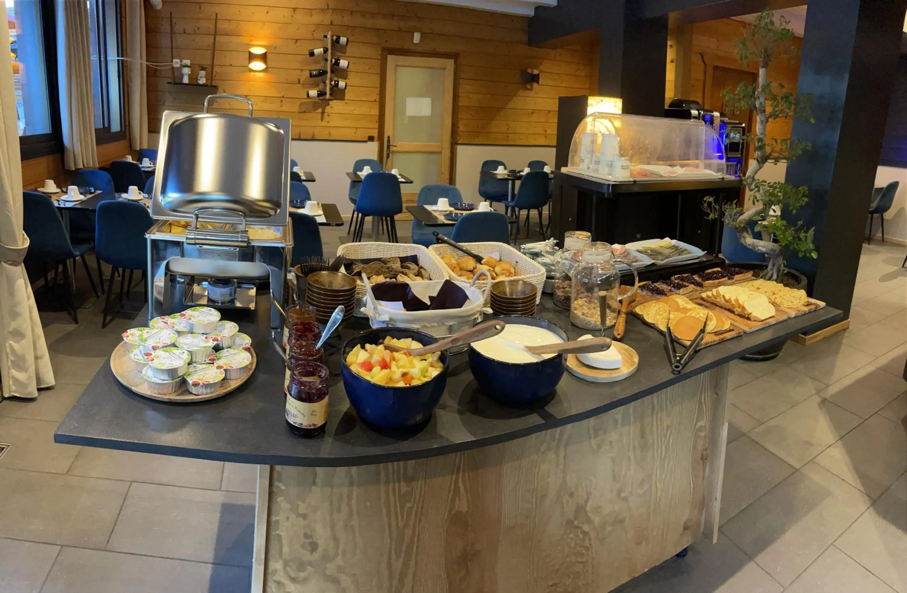 Breakfast in Hôtel et Spa Le Vermont