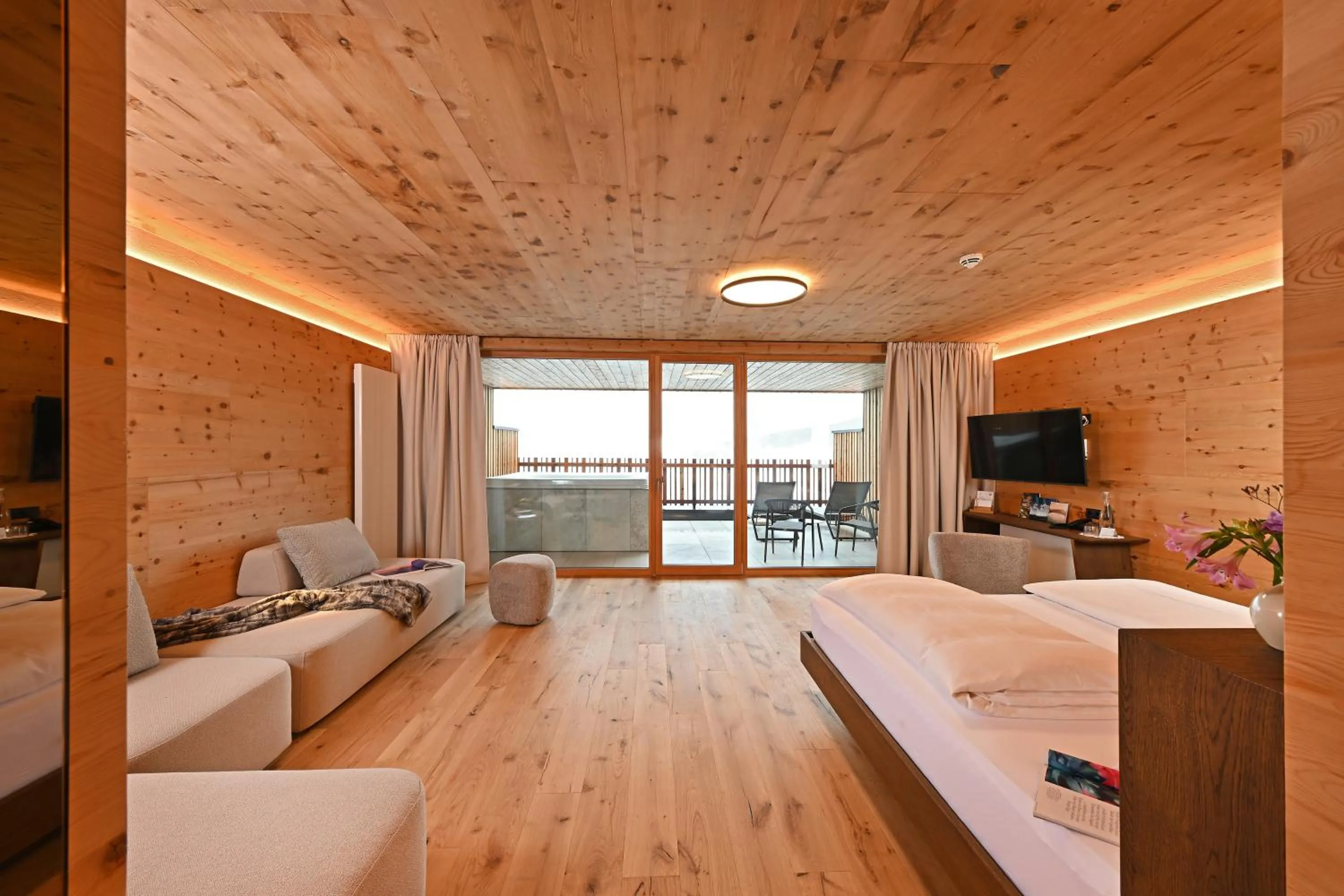 Hot Tub, Bed in Tratterhof Mountain Sky Hotel