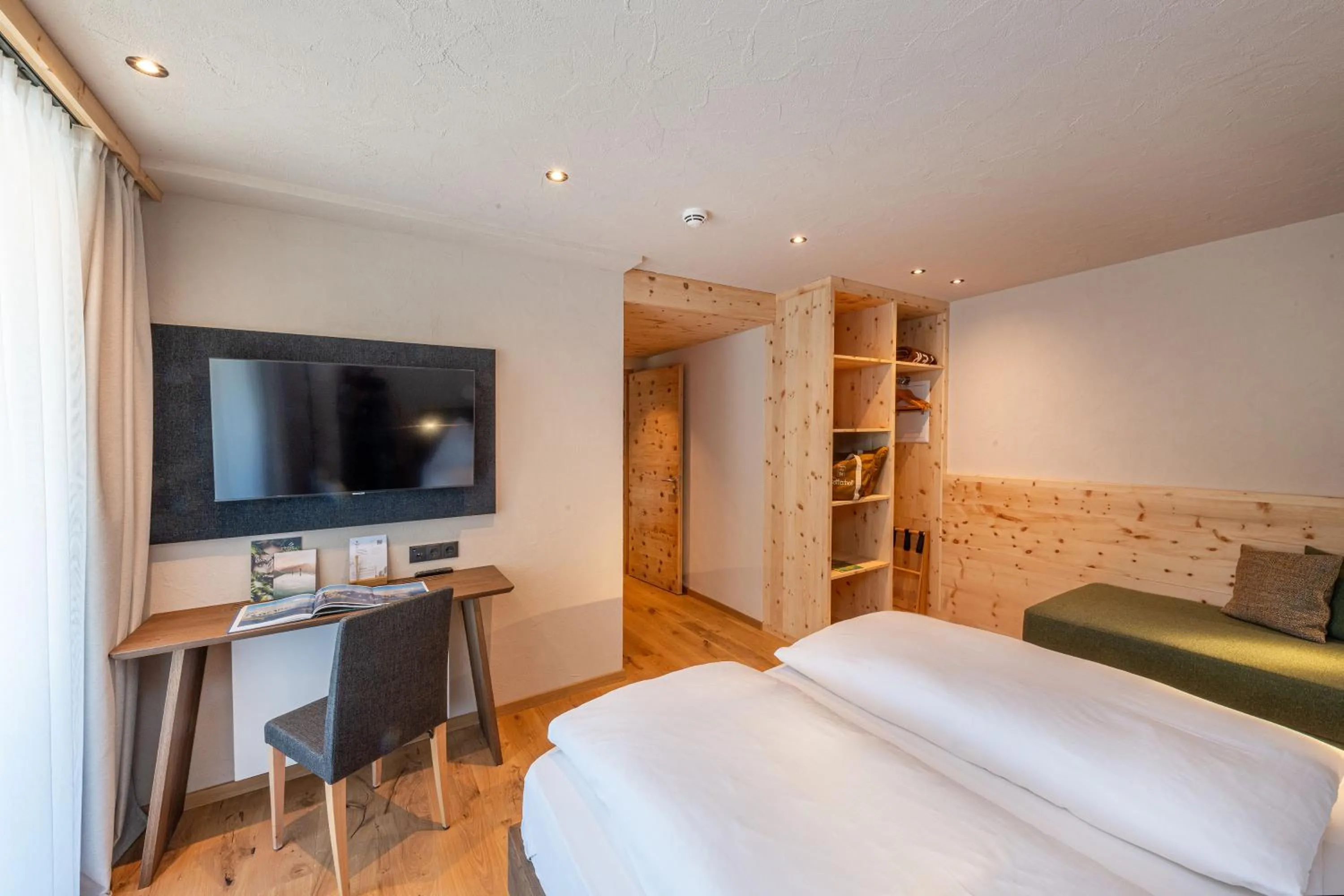 Bedroom, Bed in Tratterhof Mountain Sky Hotel