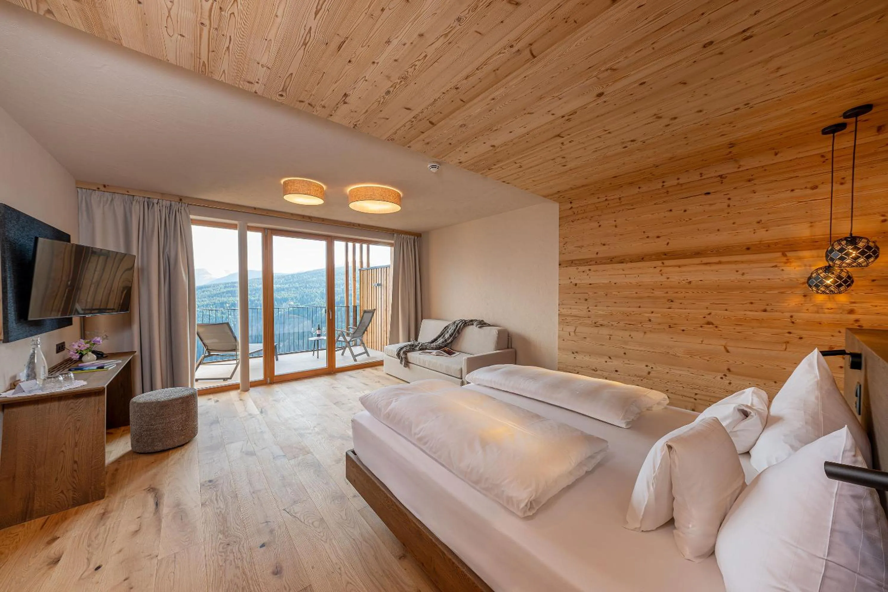 Bedroom, Bed in Tratterhof Mountain Sky Hotel